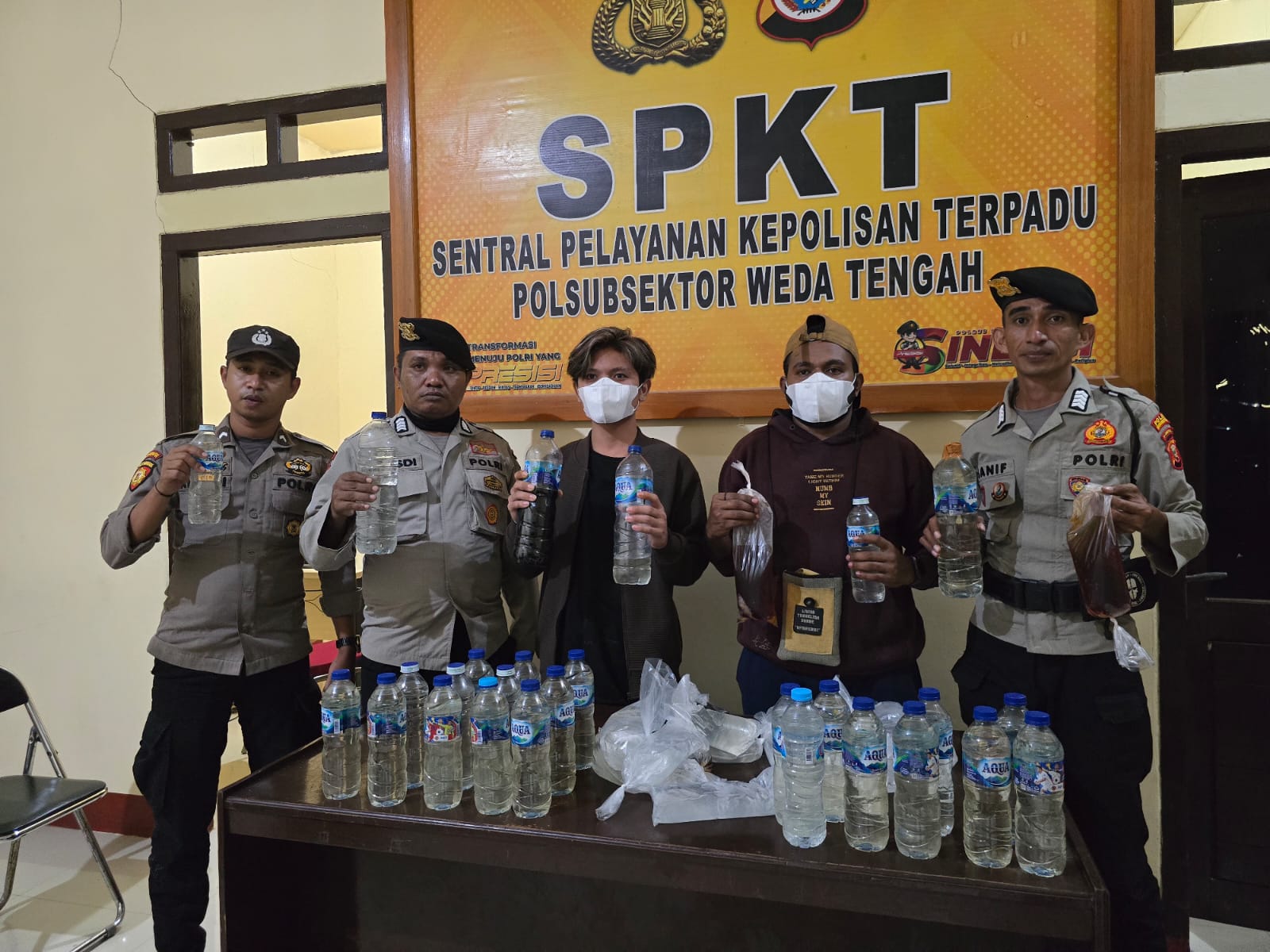 *Puluhan Botol Miras Diamankan Polres Halteng Saat Operasi Pekat Kieraha II 2025*