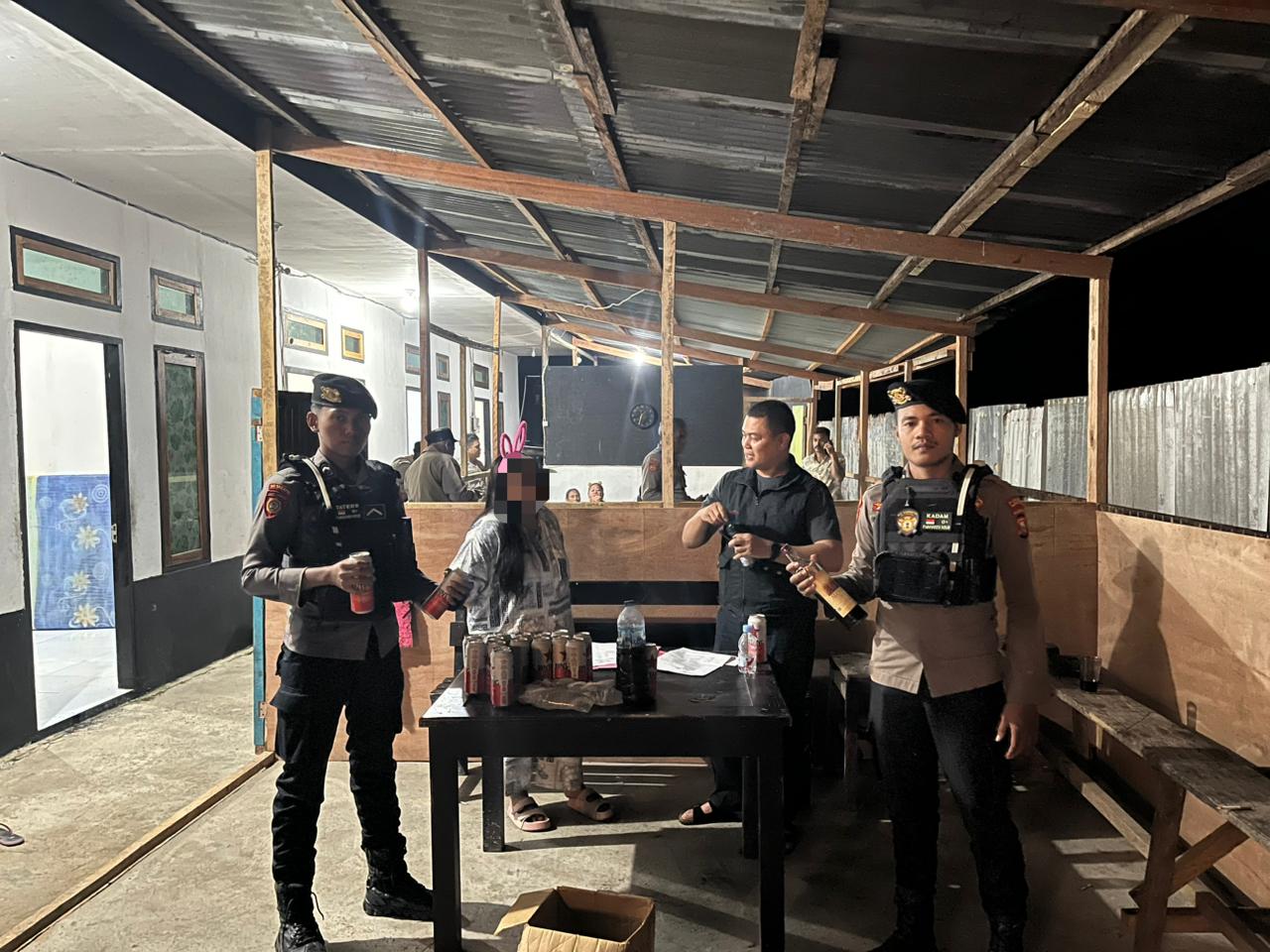 *Polres Halteng Amankan Sejumlah Botol Miras di Tempat Hiburan Malam*
