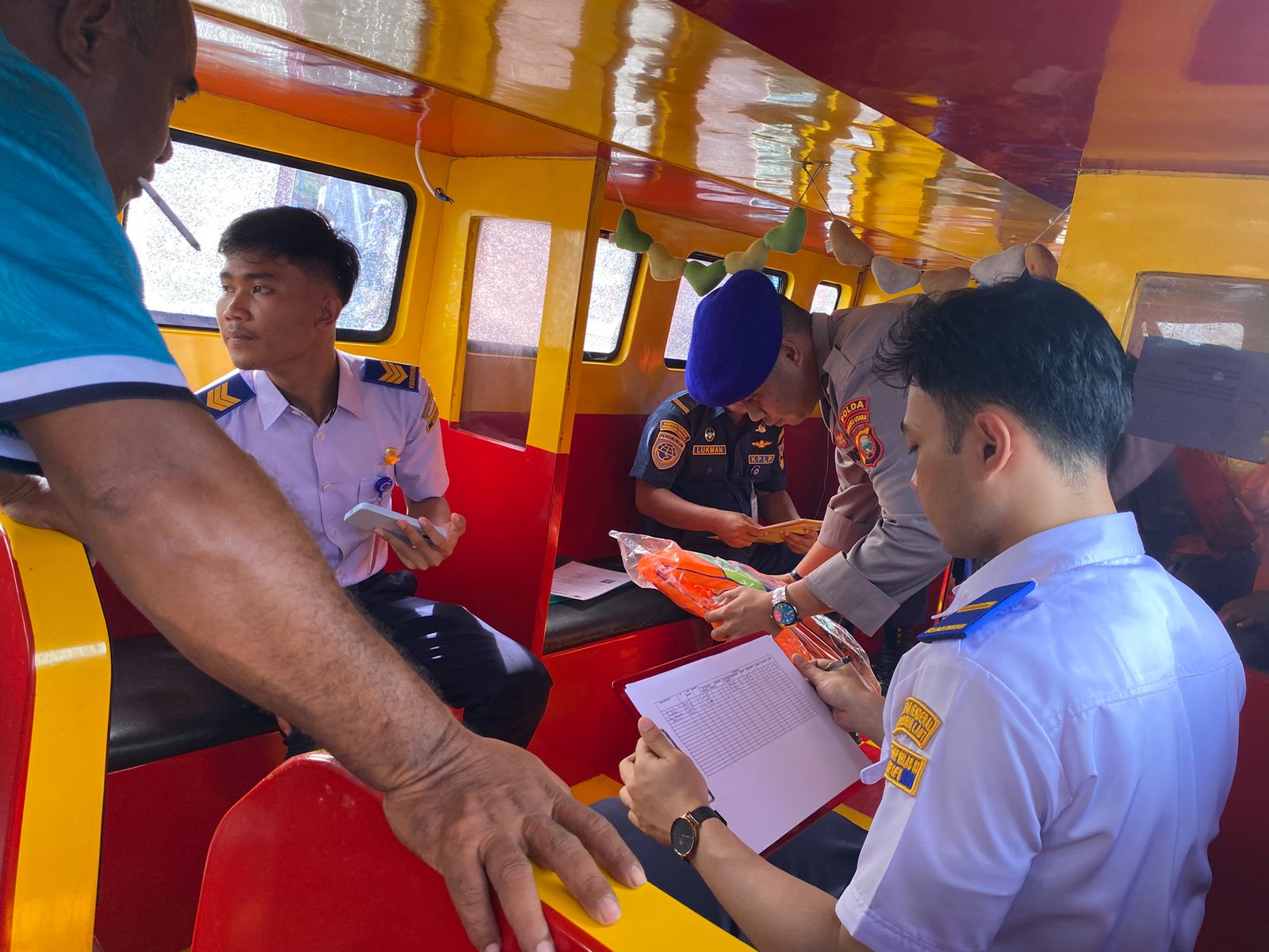 Jelang Nataru, Polri Perketat Pengamanan di Pelabuhan Sofifi