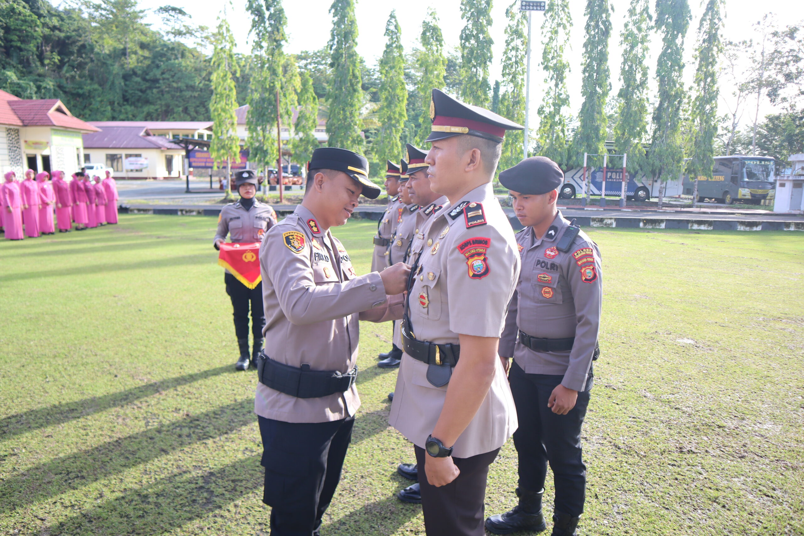 Polres Halmahera Tengah Laksanakan Serah Terima Jabatan Kasat Intelkam dan Kapolsek Weda