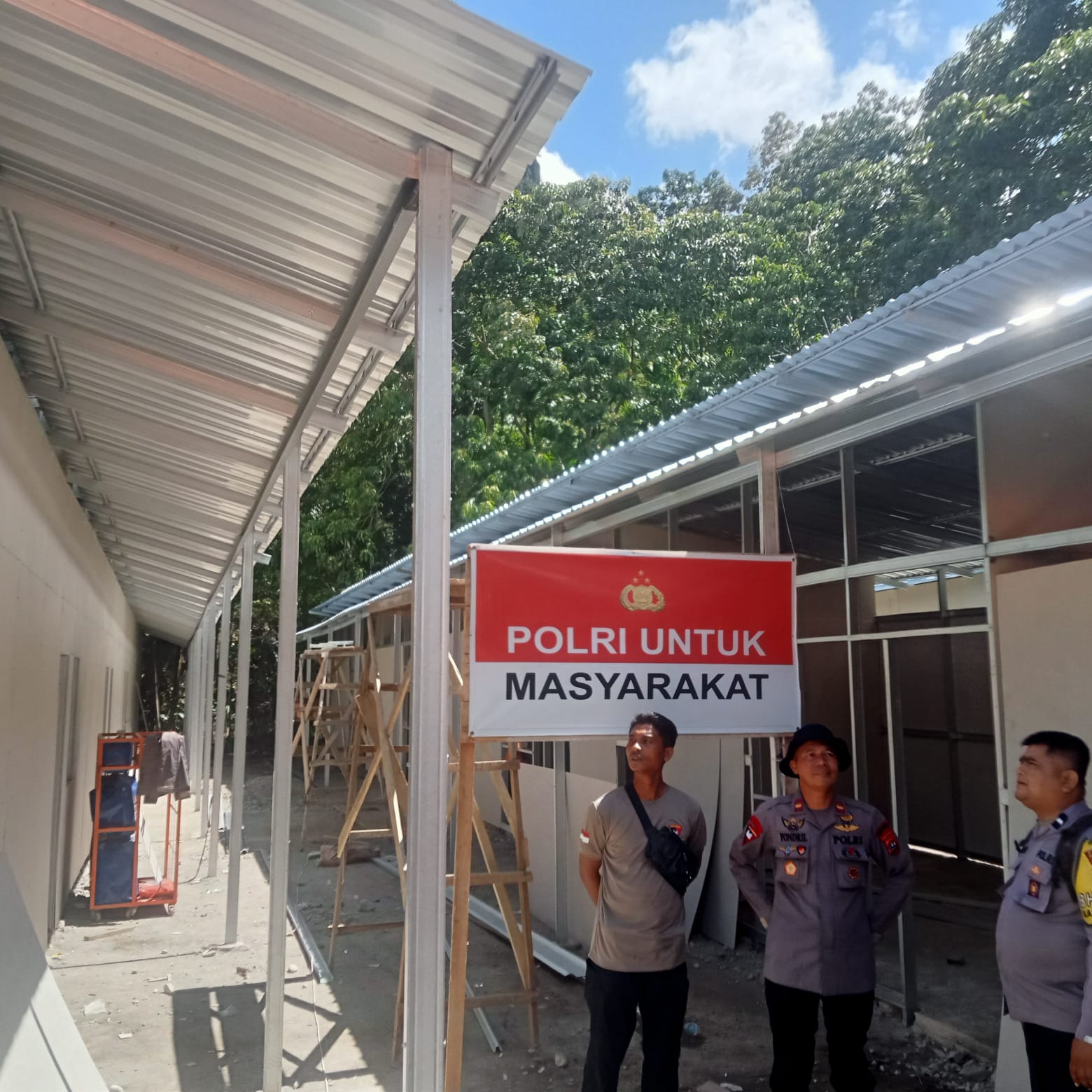 Gotong Royong Menahan Longsor: Polsek Kute Panang dan Warga Lukup Sabun Barat Bersatu Menjaga Jalan Kehidupan