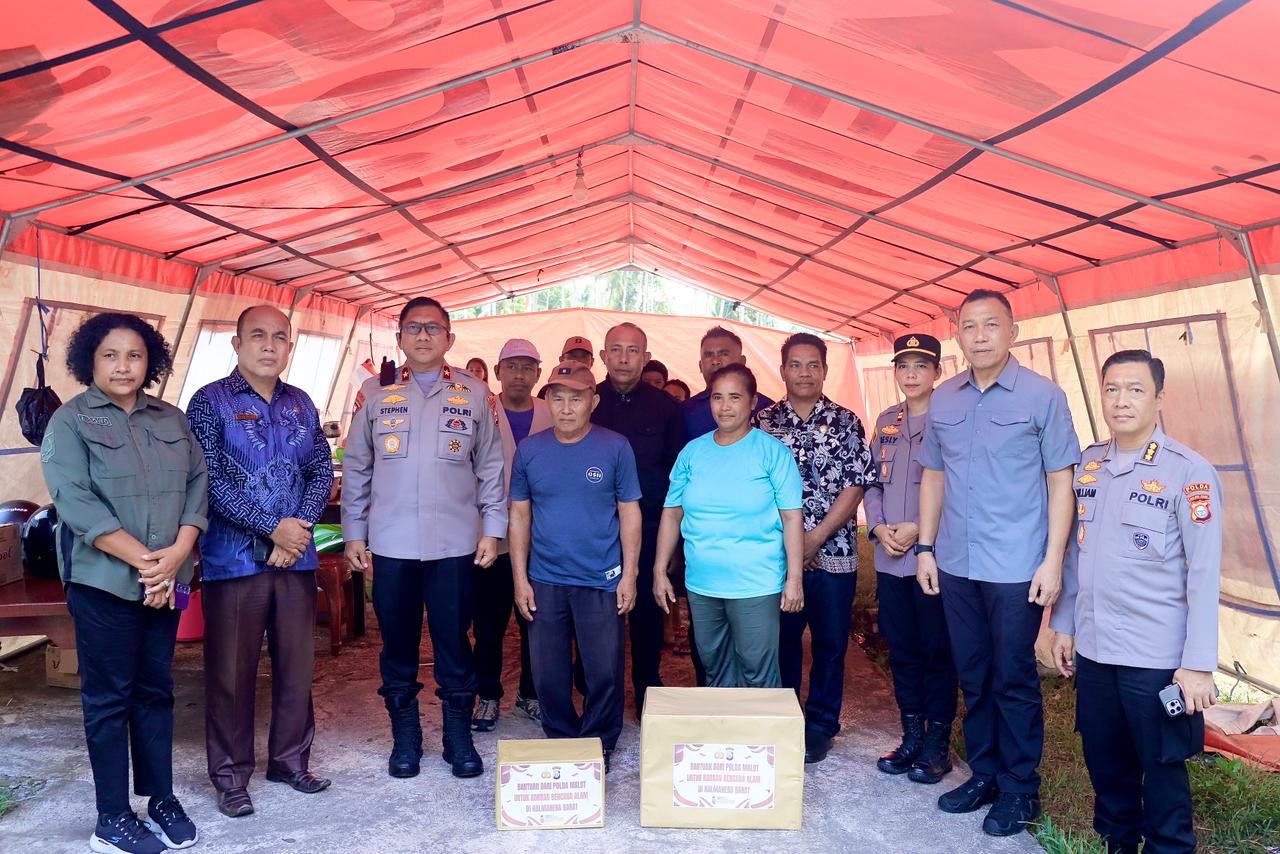 Berbagi Kasih Natal, Polda Malut Salurkan Bansos ke Korban Bencana di Halmahera Barat