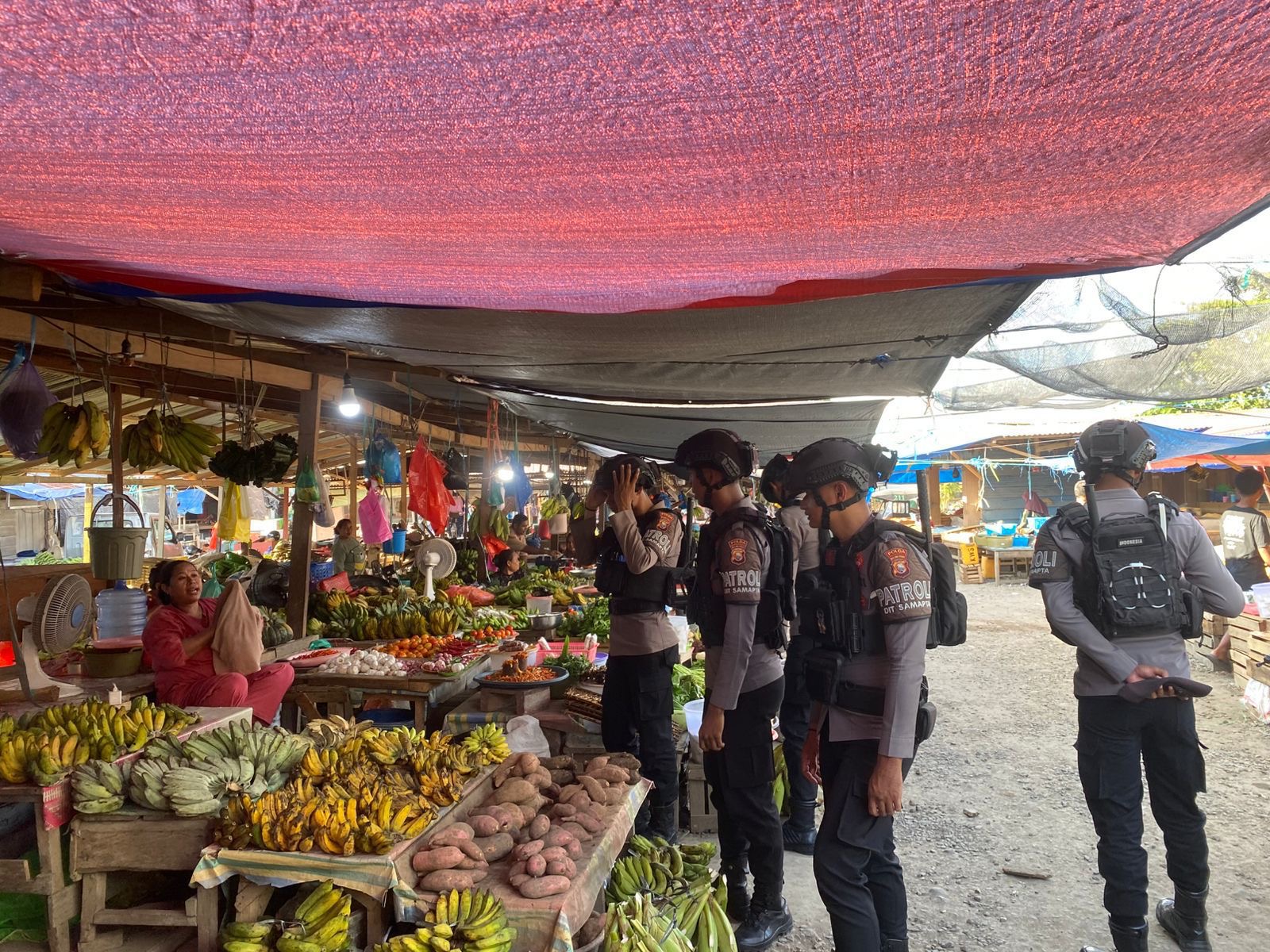 Cegah Gangguan Kamtibmas, Personel Operasi Pekat Patroli di Pasar Galala Sofifi