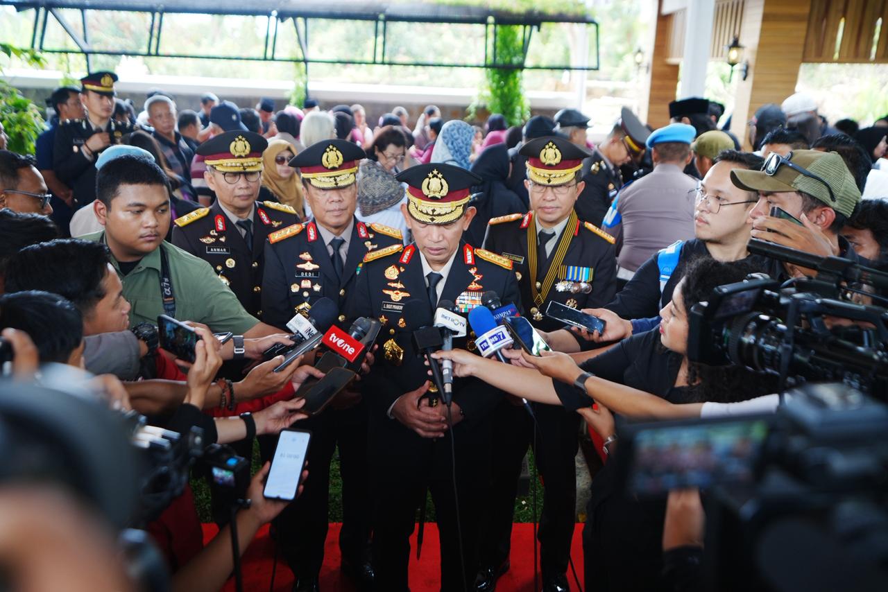 Hadiri Pemakaman, Kapolri: Pesan Eyang Meri Jadi Inspirasi dan Semangat Keluarga Besar Polri