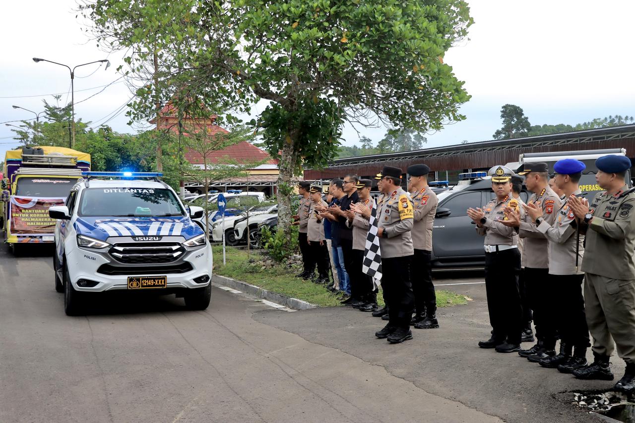Wakapolda Maluku Utara Lepas Ratusan Paket Bantuan Kemanusiaan untuk Korban Bencana di Halmahera Utara dan Barat