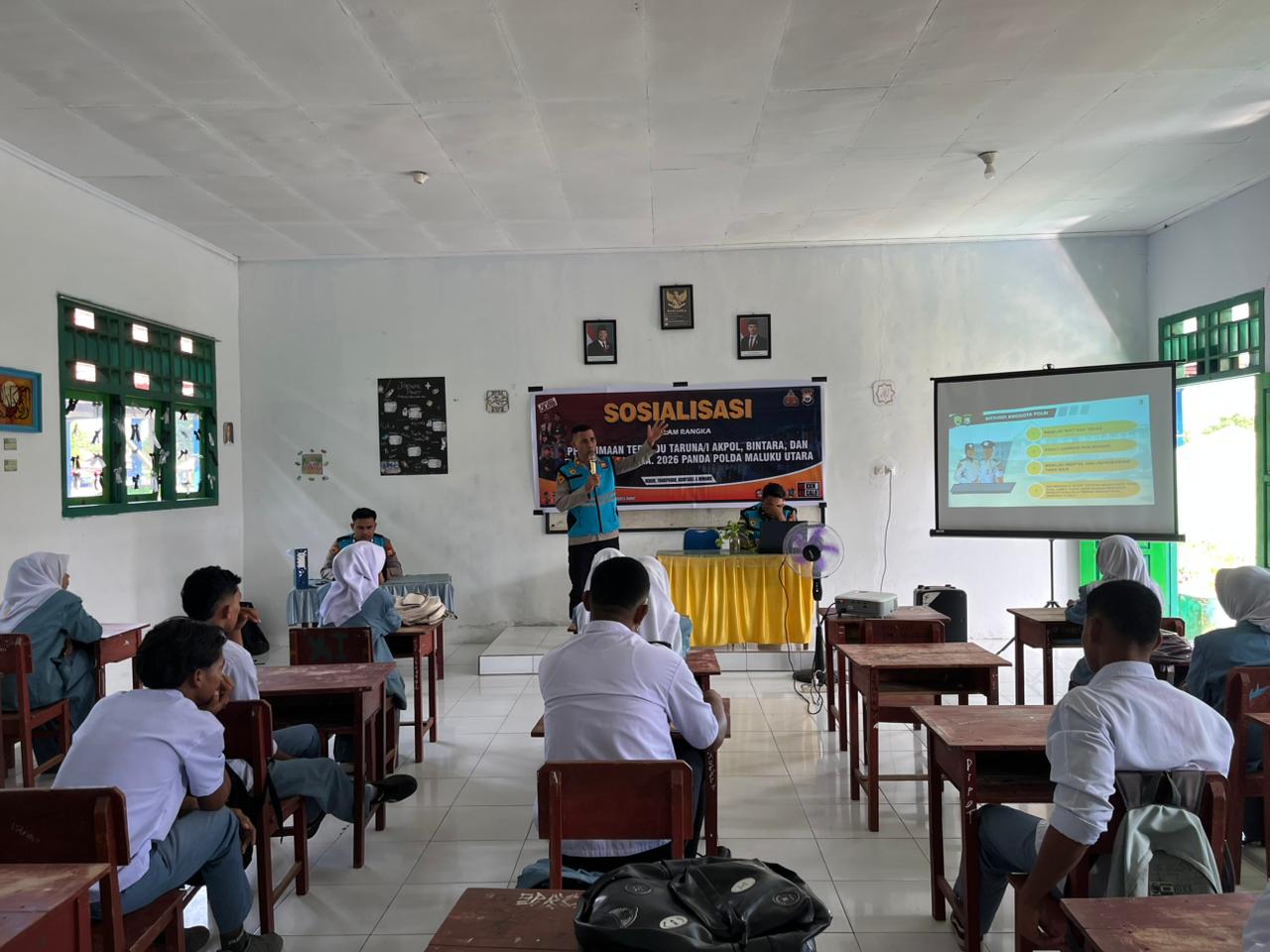 Sosialisasi Penerimaan Polri Tahun 2026, Biro SDM Polda Malut Sambangi Madarasah Alkhairaat Guraping