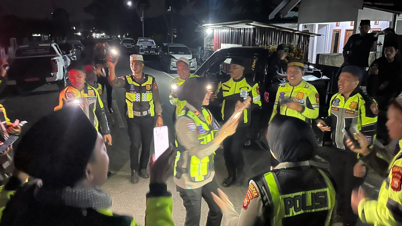 Cara Humanis Satlantas Polres Halteng Jaga Keamanan Lewat Gendang Sahur Keliling
