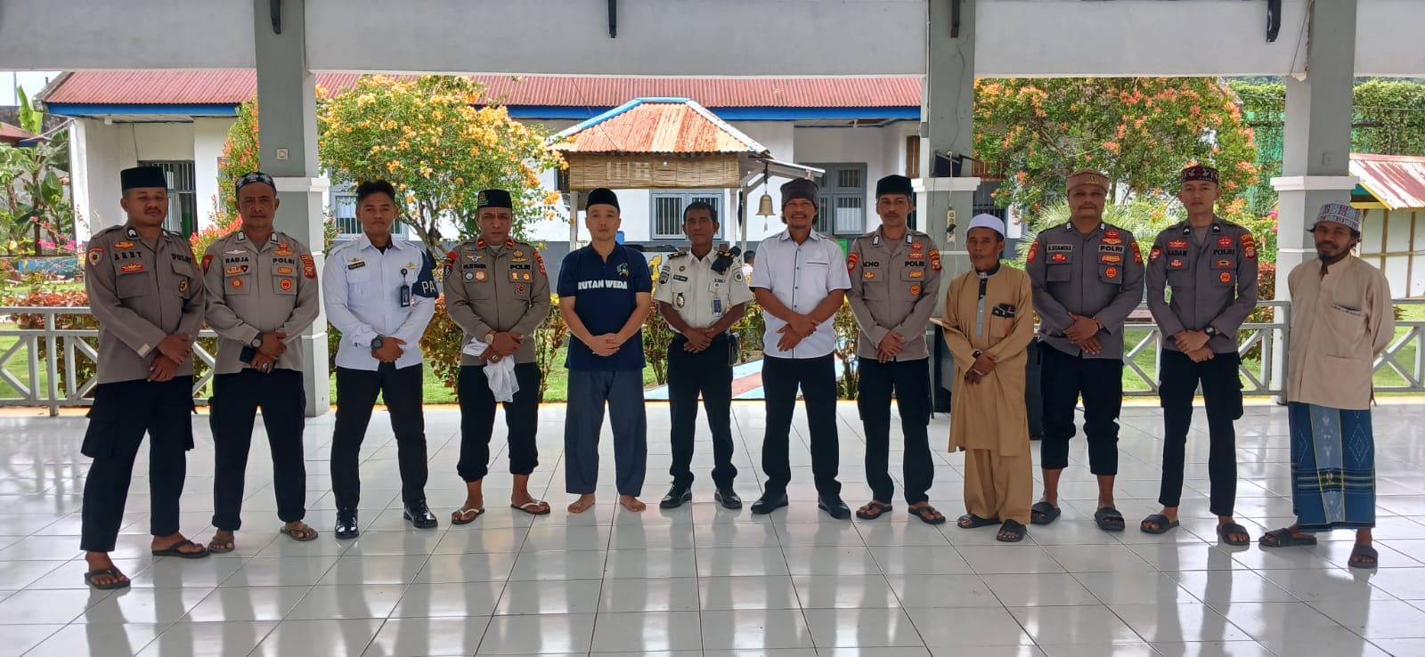 PESANTREN KILAT DAN PEMBINAAN MENTAL ROHANI PERSONEL POLRES HALTENG SELAMA 3 HARI DI MASJID AR-RAHMAN DESA WEDANA