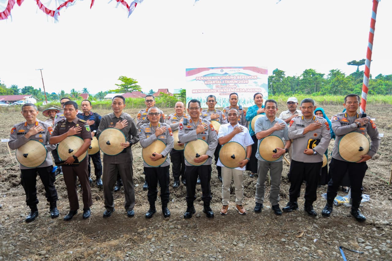 Dukung Program Presiden, Kapolda Maluku Utara Hadiri Tanam Raya Jagung Serentak