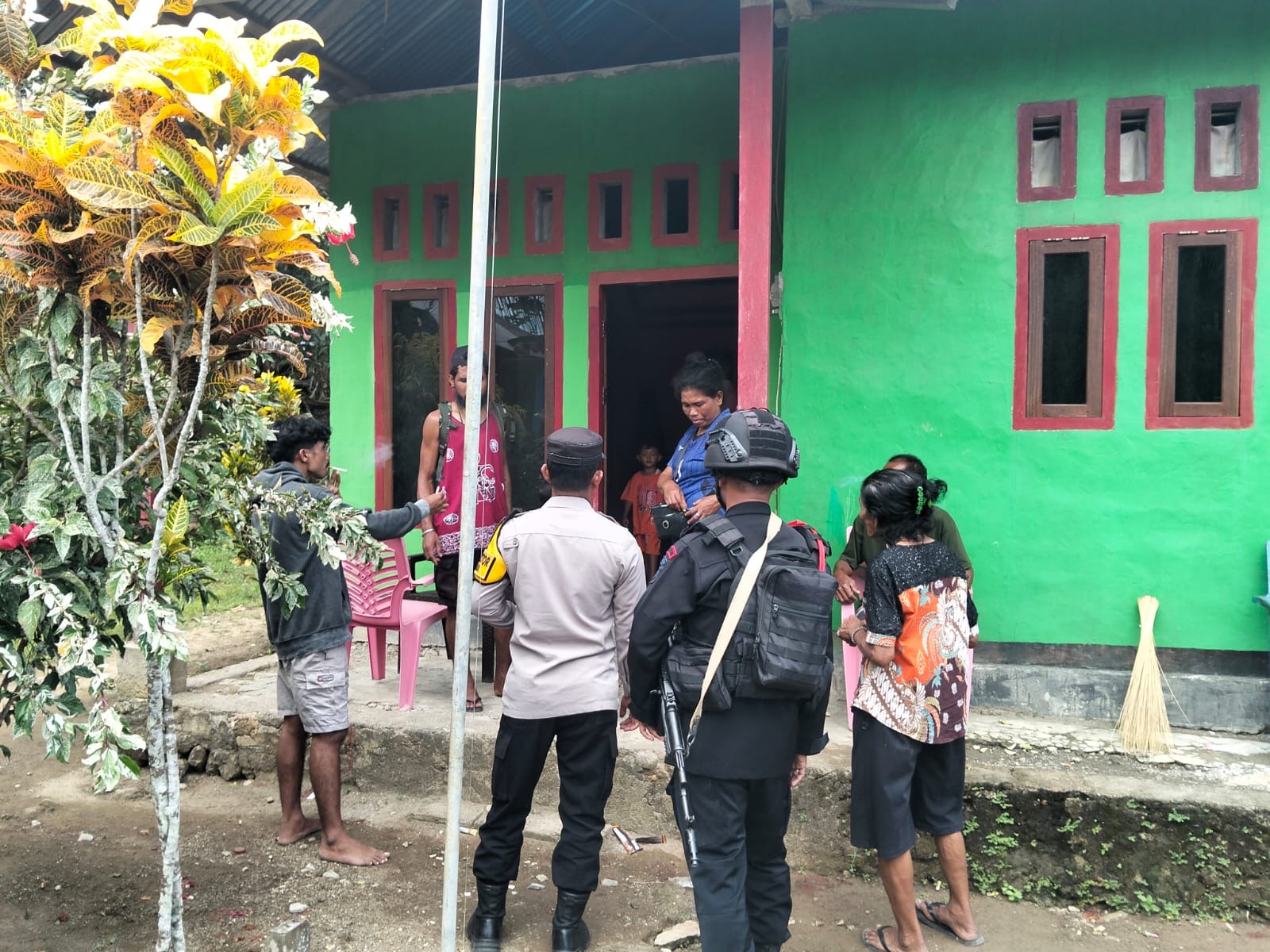 Kembali ke Rumah dengan Aman, Kesigapan Polri Evakuasi Warga Sibenpopo Pasca Bentrok