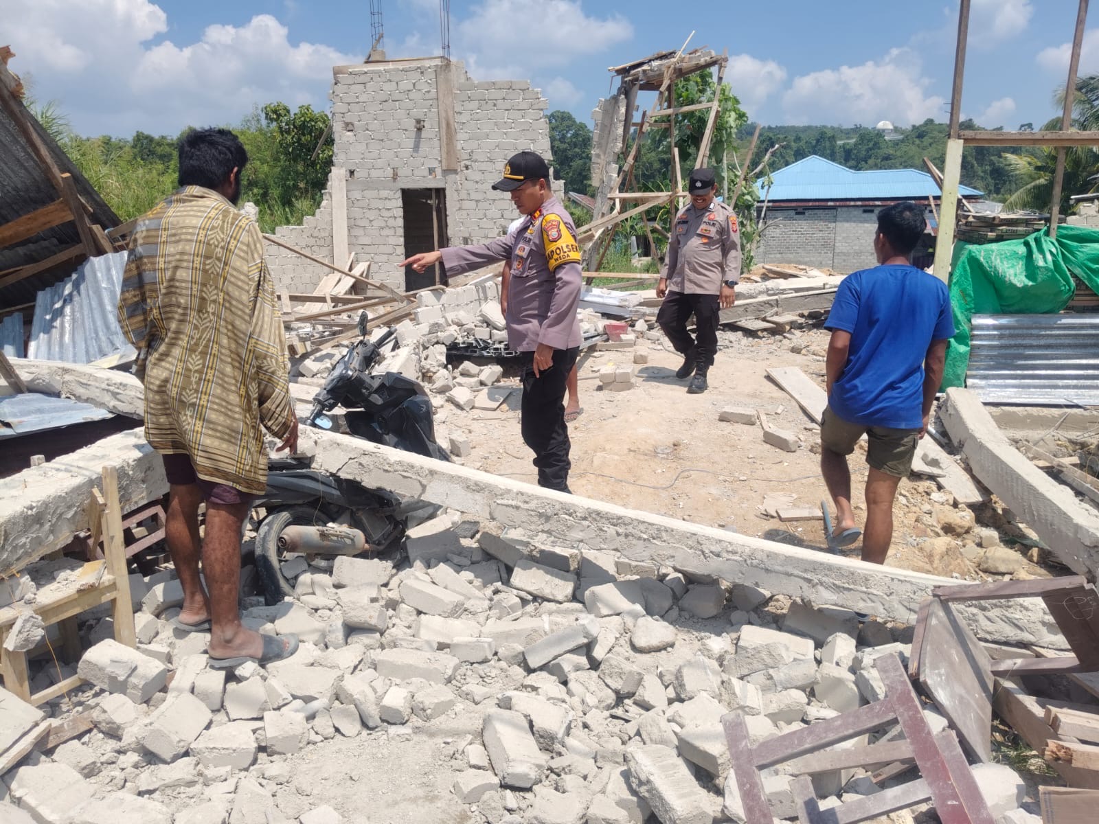 Polres Halteng Lakukan Pendataan dan Pengecekan Rumah Terdampak Gempa