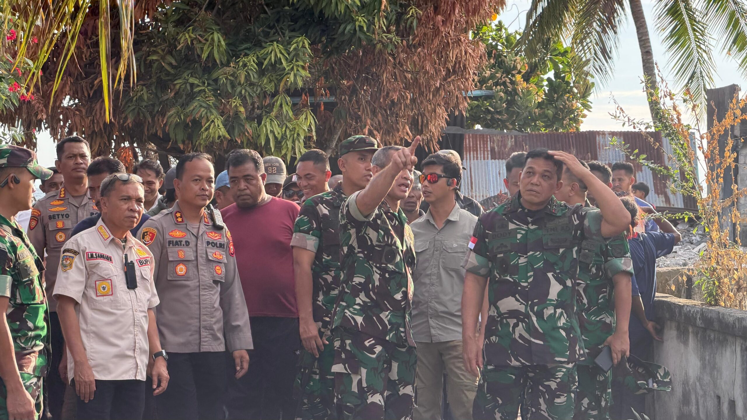 Kapolres Halteng Dampingi Pangdam dalam Kunker ke Desa Banemo dan Siben Popo