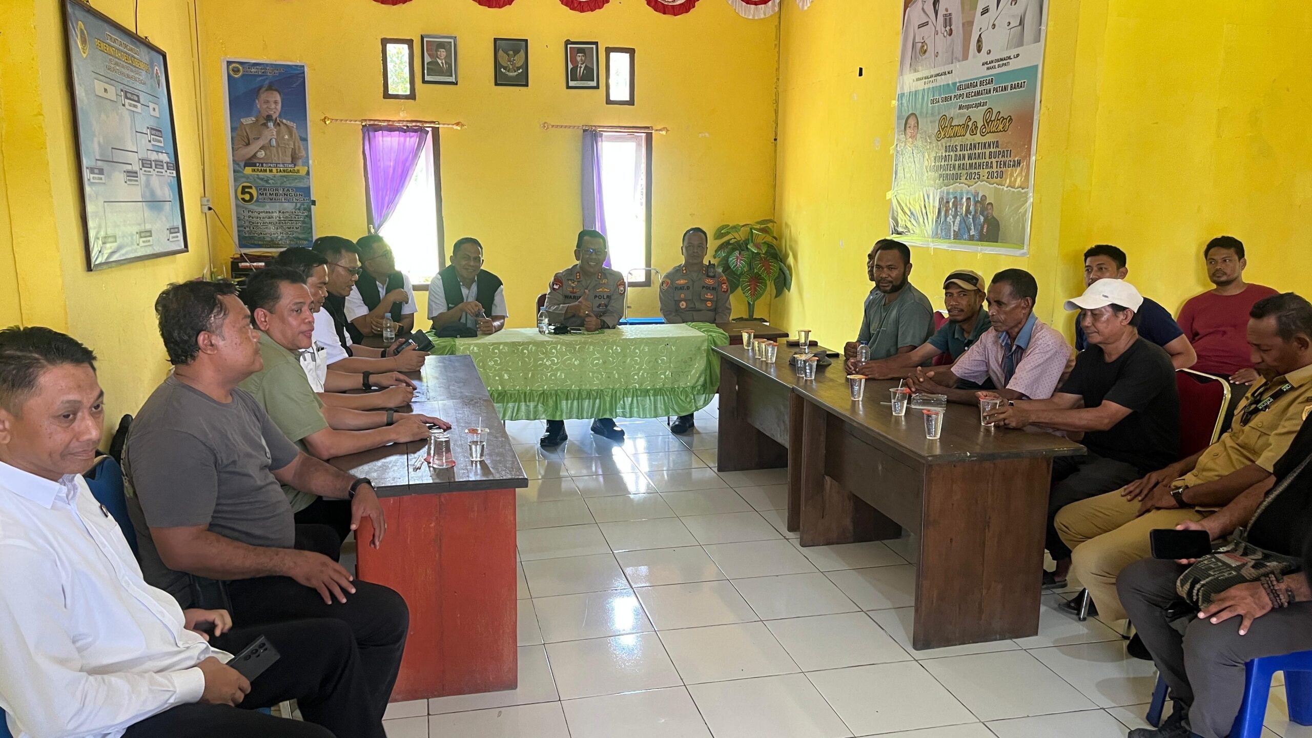 Kapolda Malut dan Tim Audit Mabes Polri Gelar Rapat Bersama di Pos Aman Nusa I Desa Sibenpopo