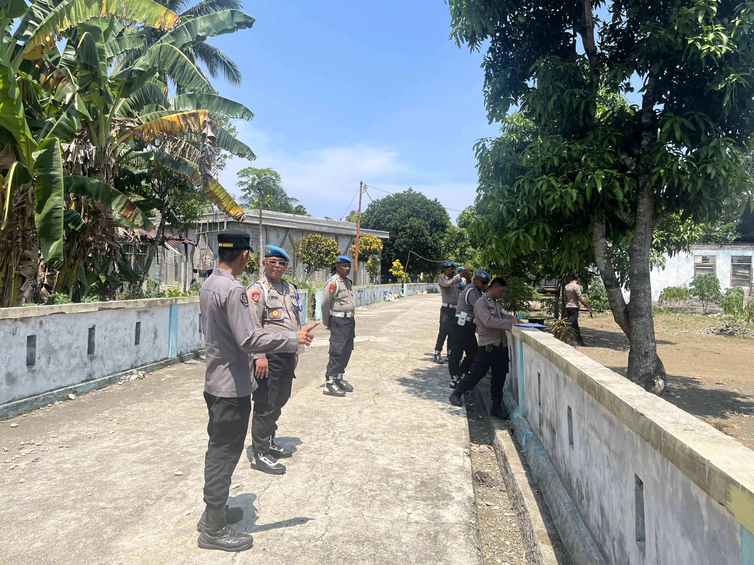 Pengecekan Penempatan Pos Patroli Pengamanan Pasca Bentrokan di Desa Sibenpopo