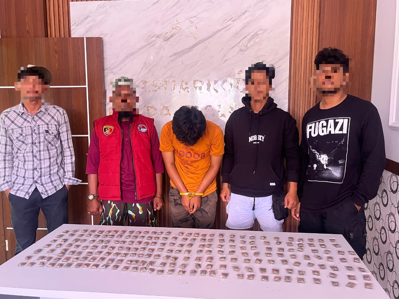 Selamatkan Generasi Muda, Polisi Sita 217 Sachet Ganja di Ternate