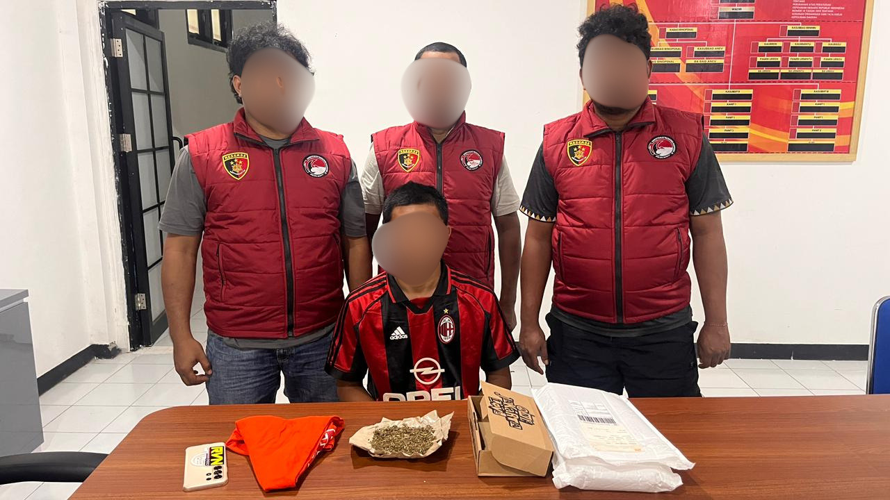 Ditresnarkoba Polda Malut Tangkap Pemuda Pembawa Ganja di Halmahera Tengah