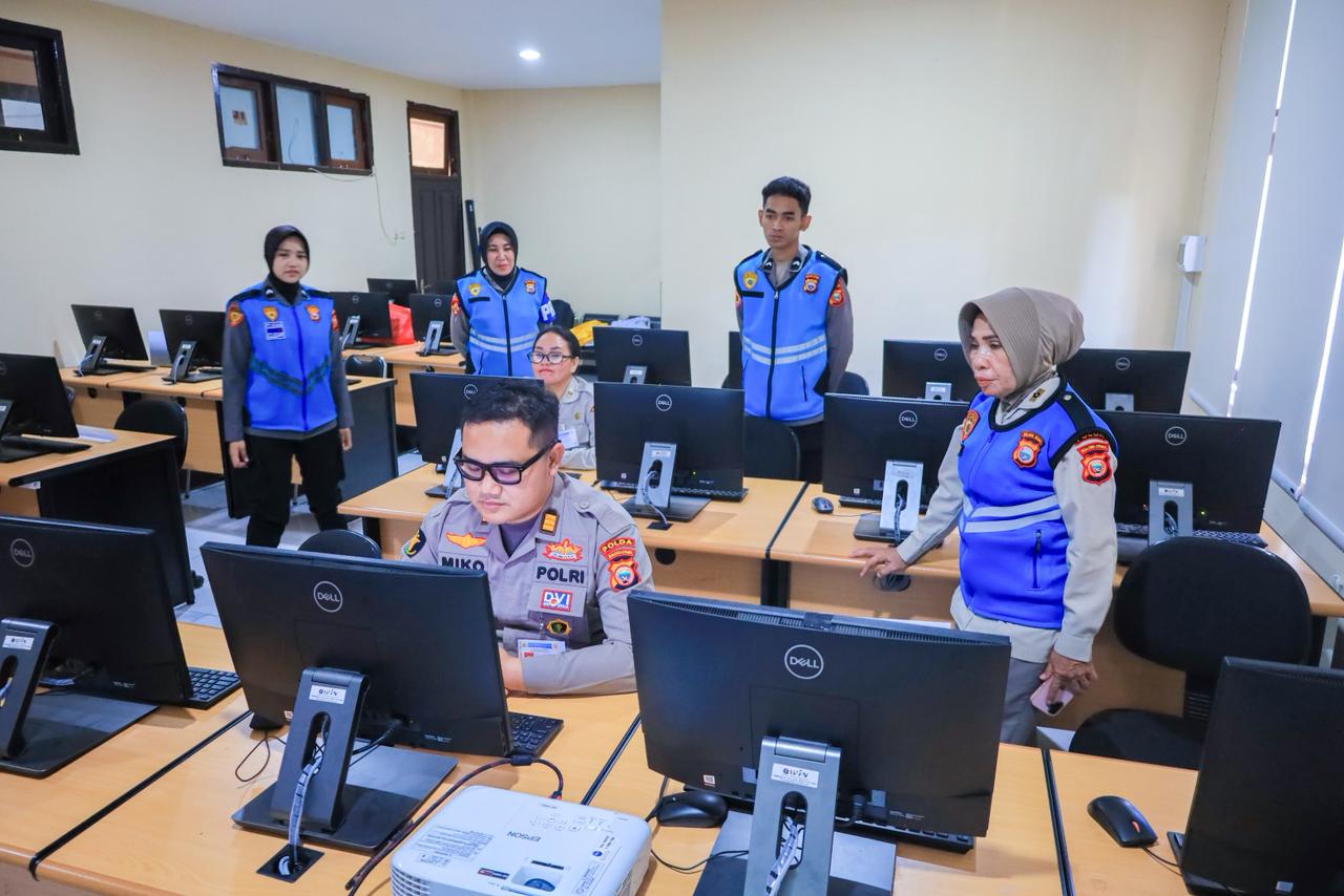 Biro SDM Polda Maluku Utara Gelar Tes Akademik Bahasa Inggris Seleksi Pelatihan Kepemimpinan Administrator (PKA) Tahun 2026