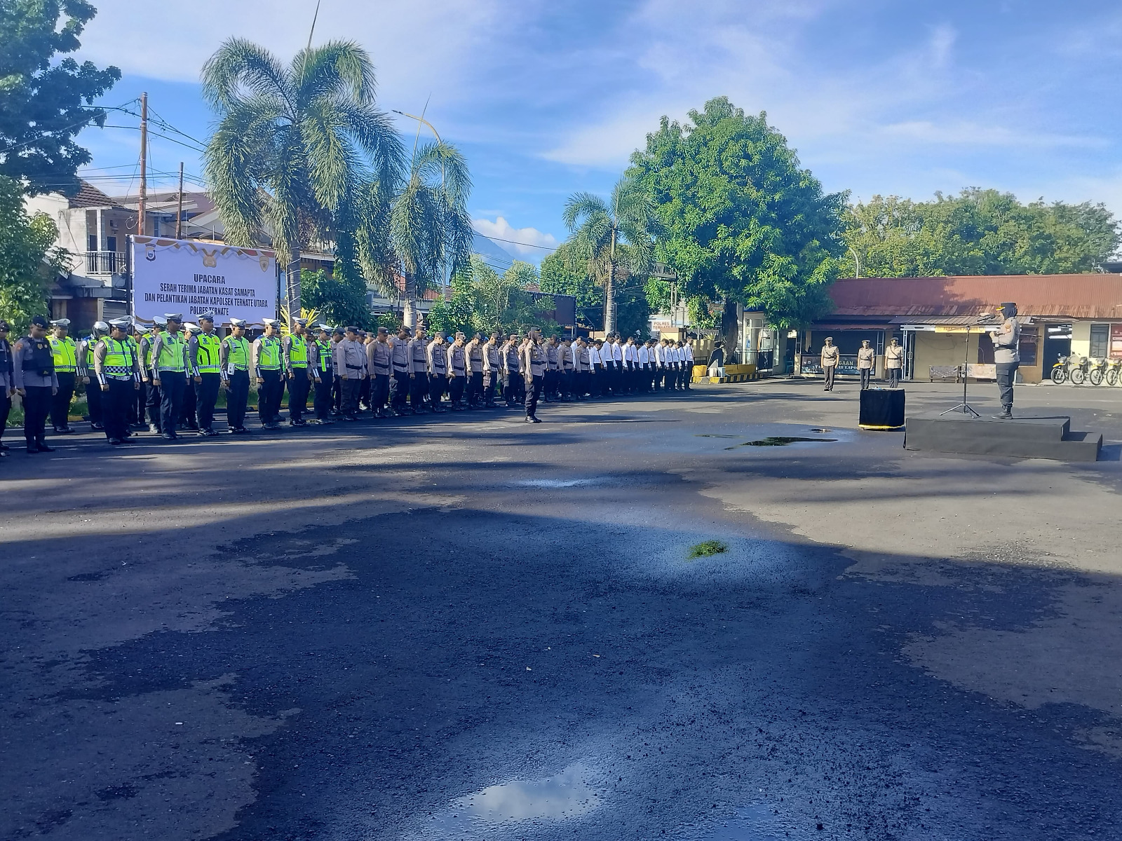 Polres Ternate Laksanakan Serah Terima Jabatan Kasat Samapta dan Kapolsek Ternate Utara, Kapolres Tekankan Profesionalisme dan Pelayanan Prima