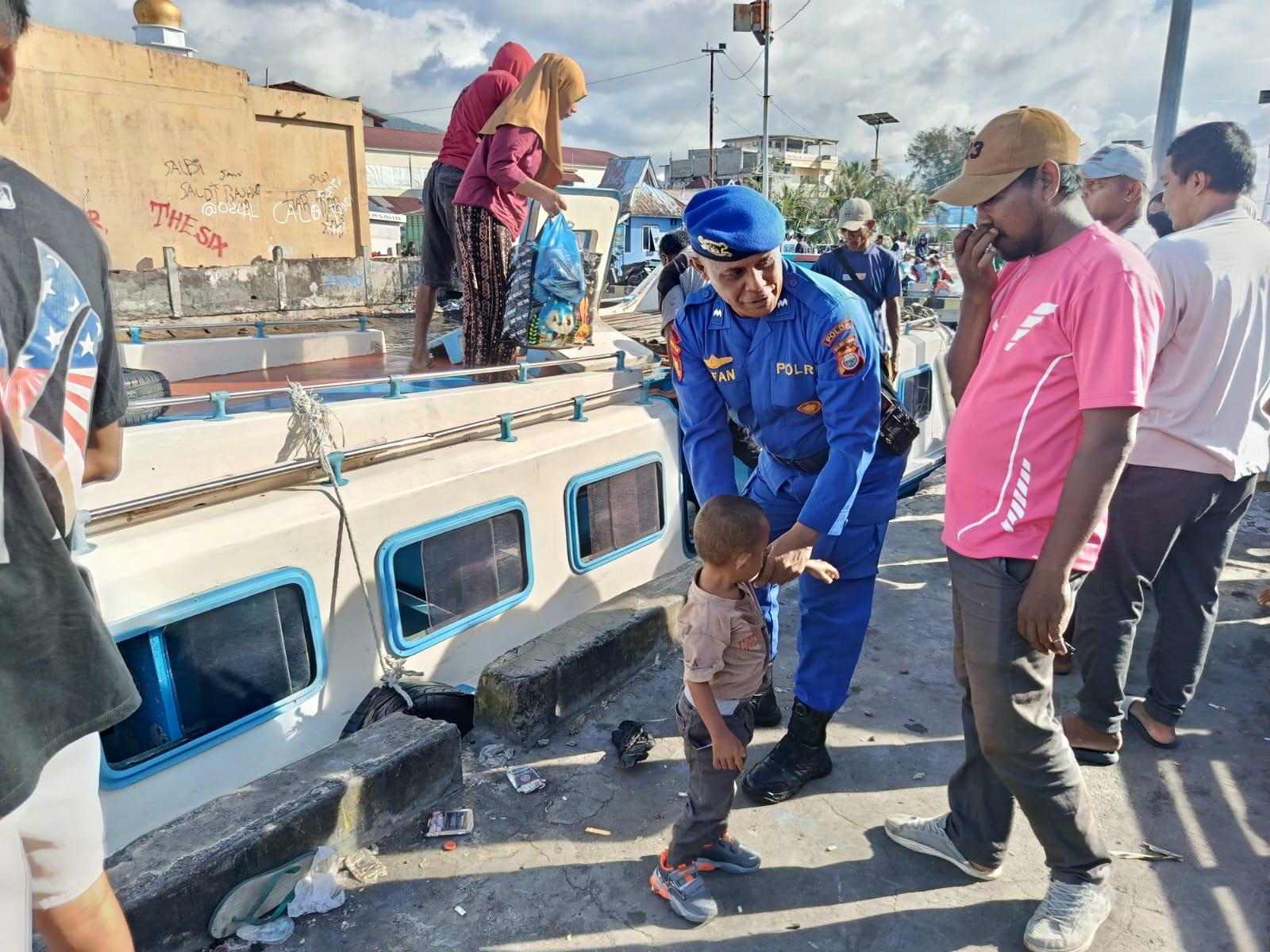 Polairud Polda Malut Laksanakan Kegiatan Pengamanan dan Pelayanan Kepada Masyarakat di Sejumlah Pelabuhan