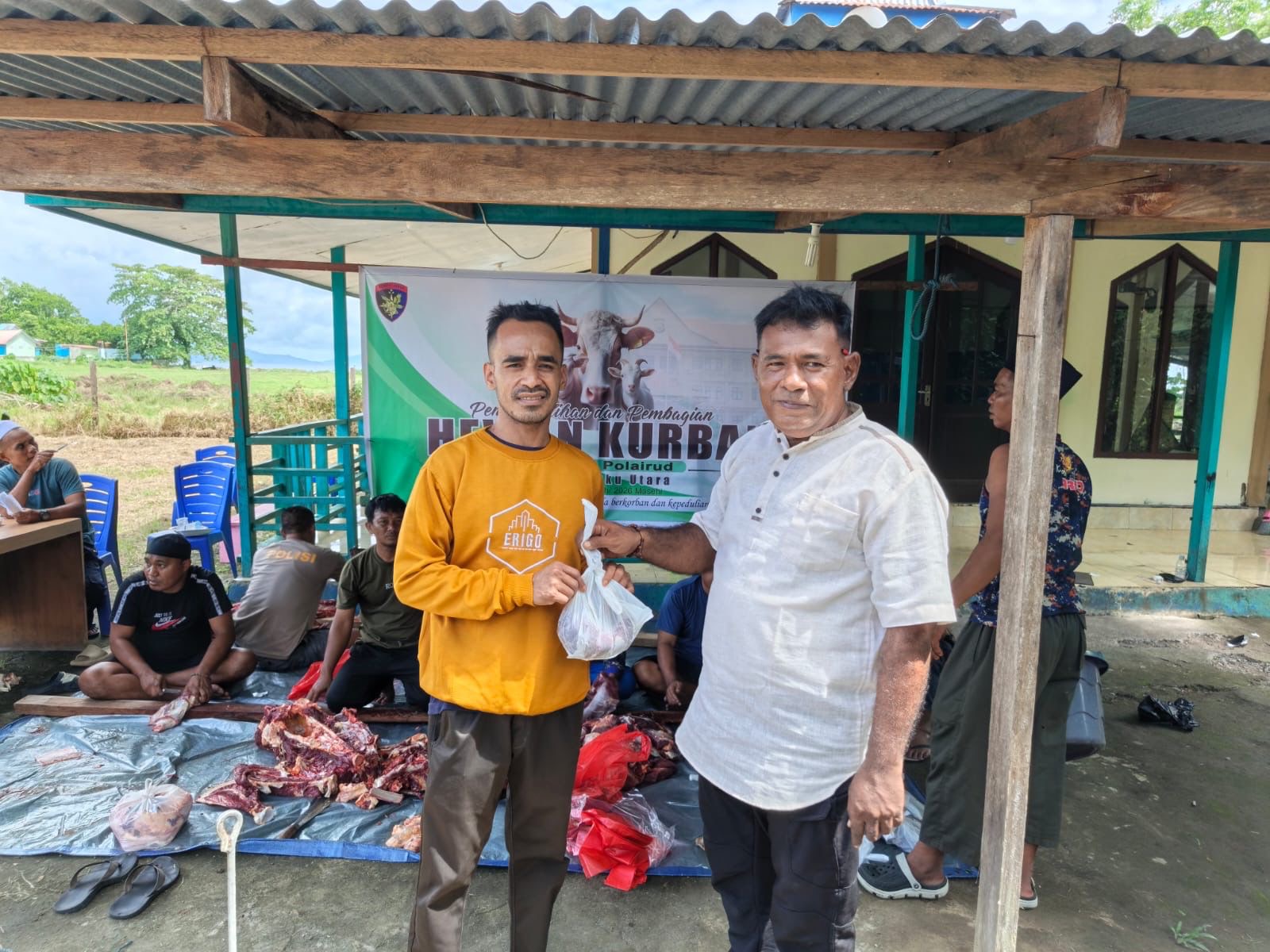 Semangat Berbagi, Ditpolairud Polda Malut Salurkan Daging Kurban ke Masyarakat