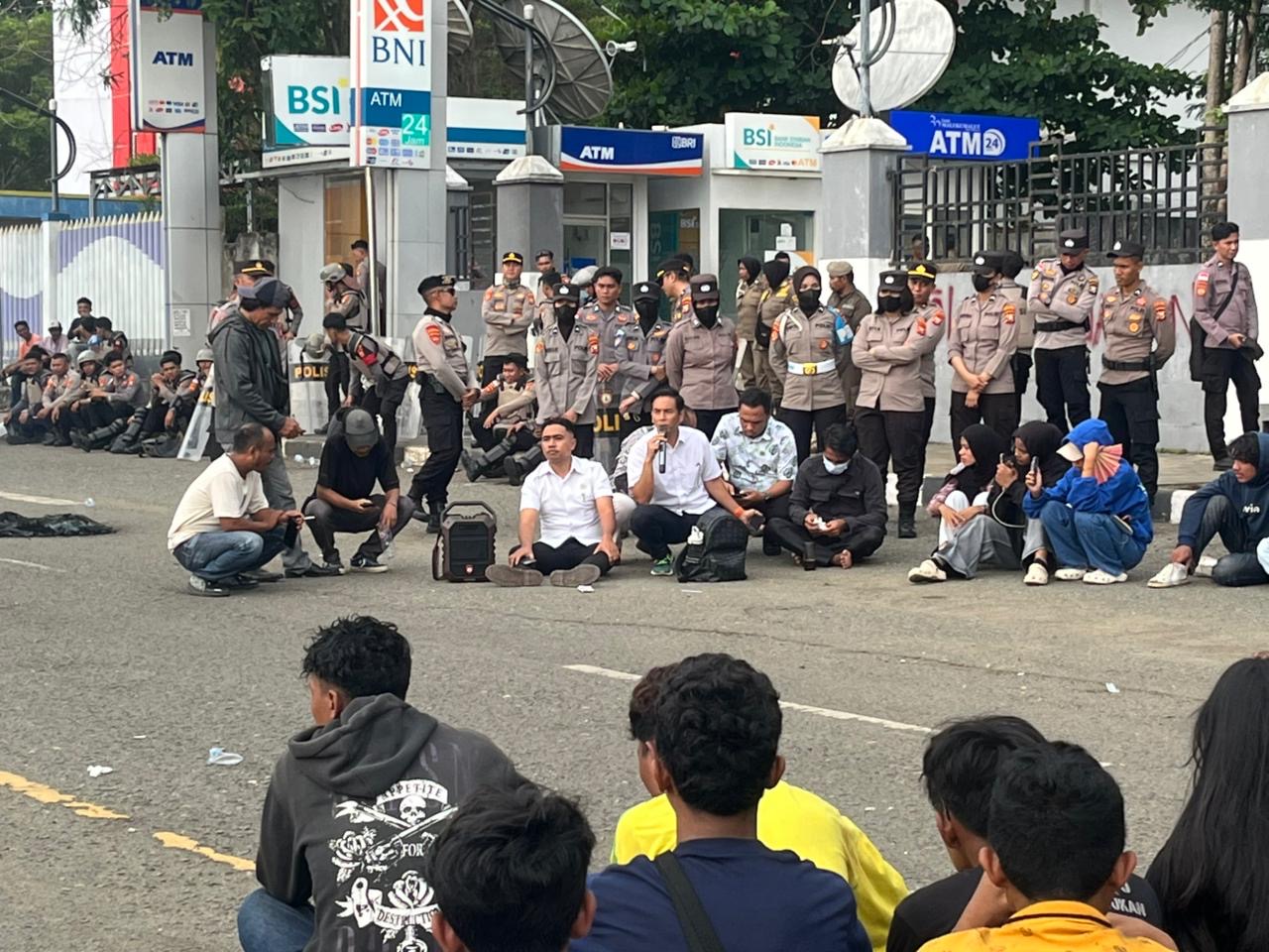 Polres Pulau Morotai Amankan Aksi Unjuk Rasa BEM Unipas dengan Aman dan Kondusif