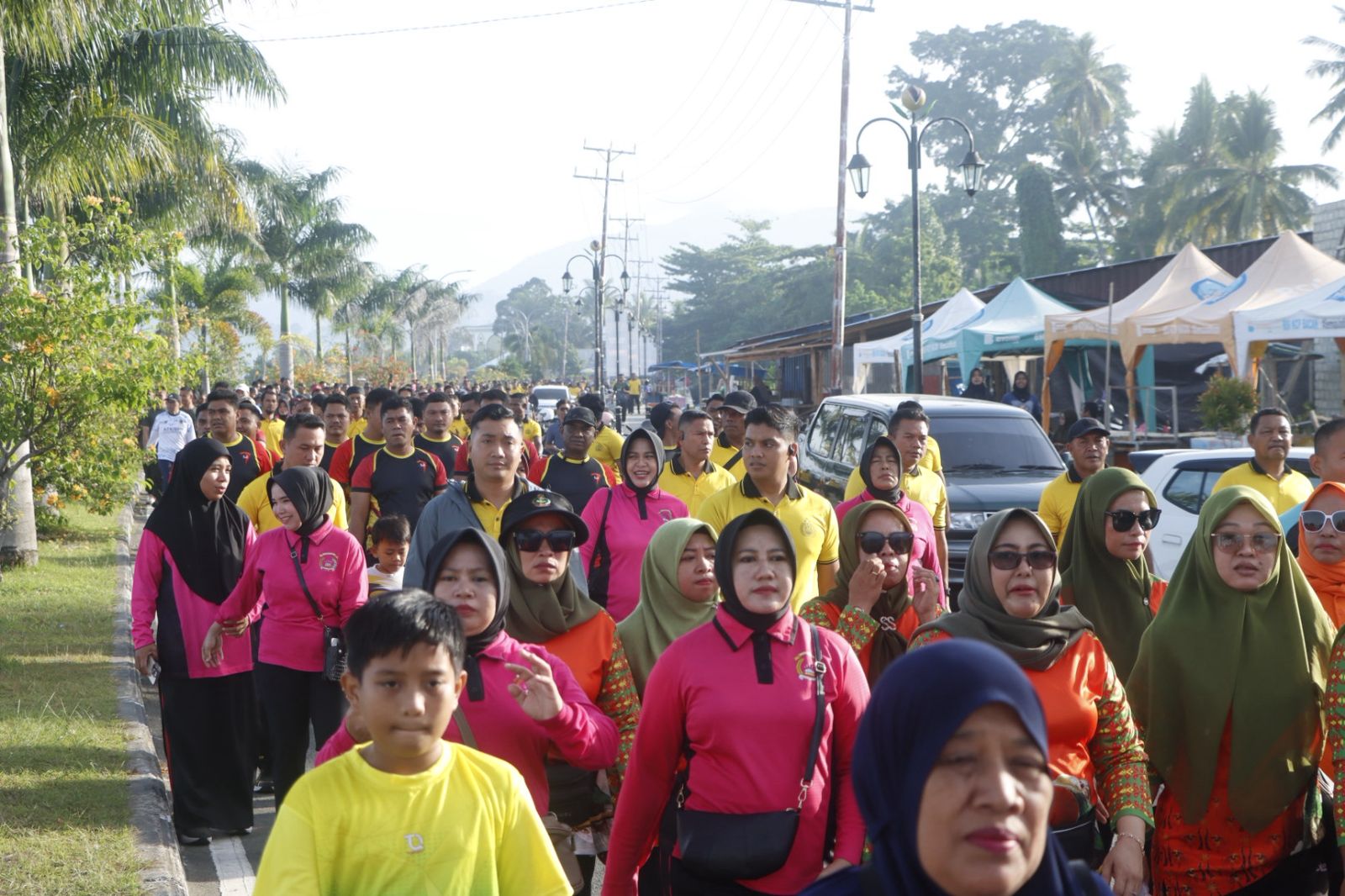 Sambut Hari Bhayangkara ke-80, Polres Halsel Gelar Jalan Sehat, Donor Darah, dan Sembako Murah untuk Masyarakat