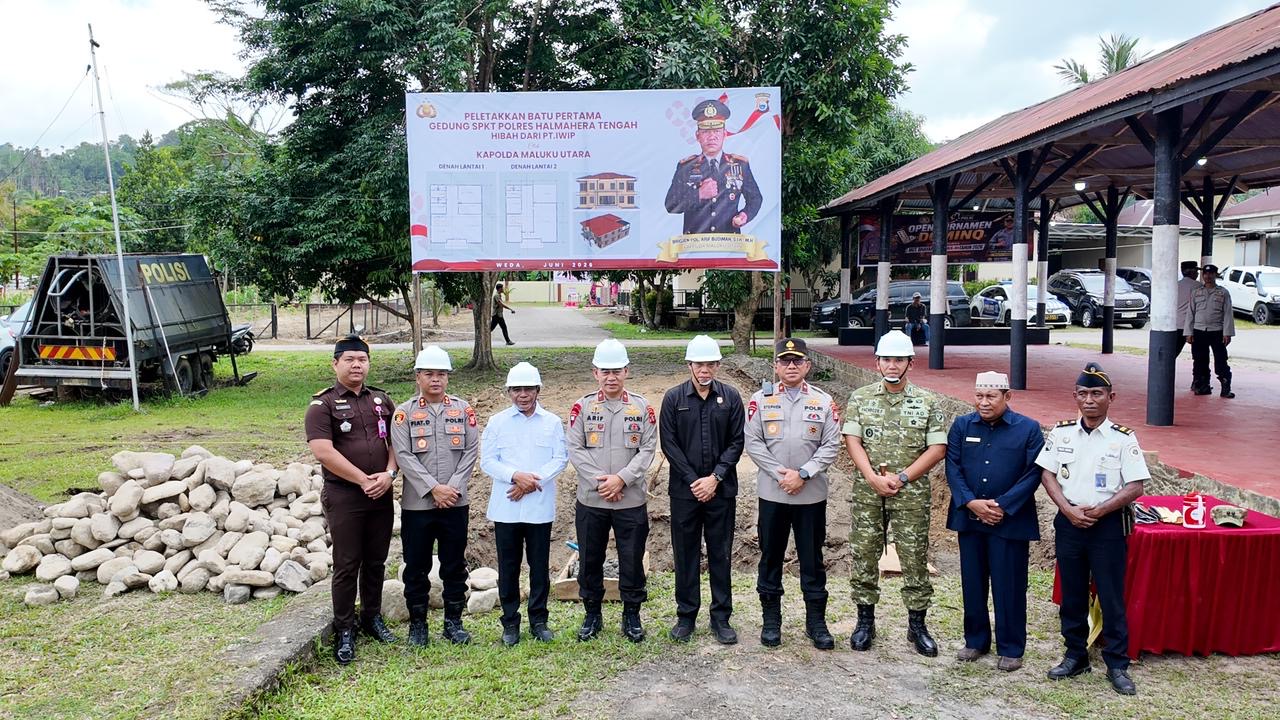 KAPOLDA MALUKU UTARA LAKSANAKAN KUNJUNGAN KERJA DI POLRES HALMAHERA TENGAH DALAM RANGKA MENYAMBUT HARI BHAYANGKARA KE-80