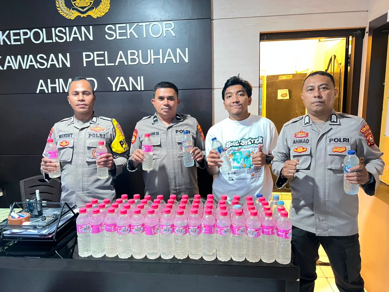 Polsek Kawasan Pelabuhan Ahmad Yani Tingkatkan Pengawasan, Amankan Puluhan Botol Minuman Keras Ilegal