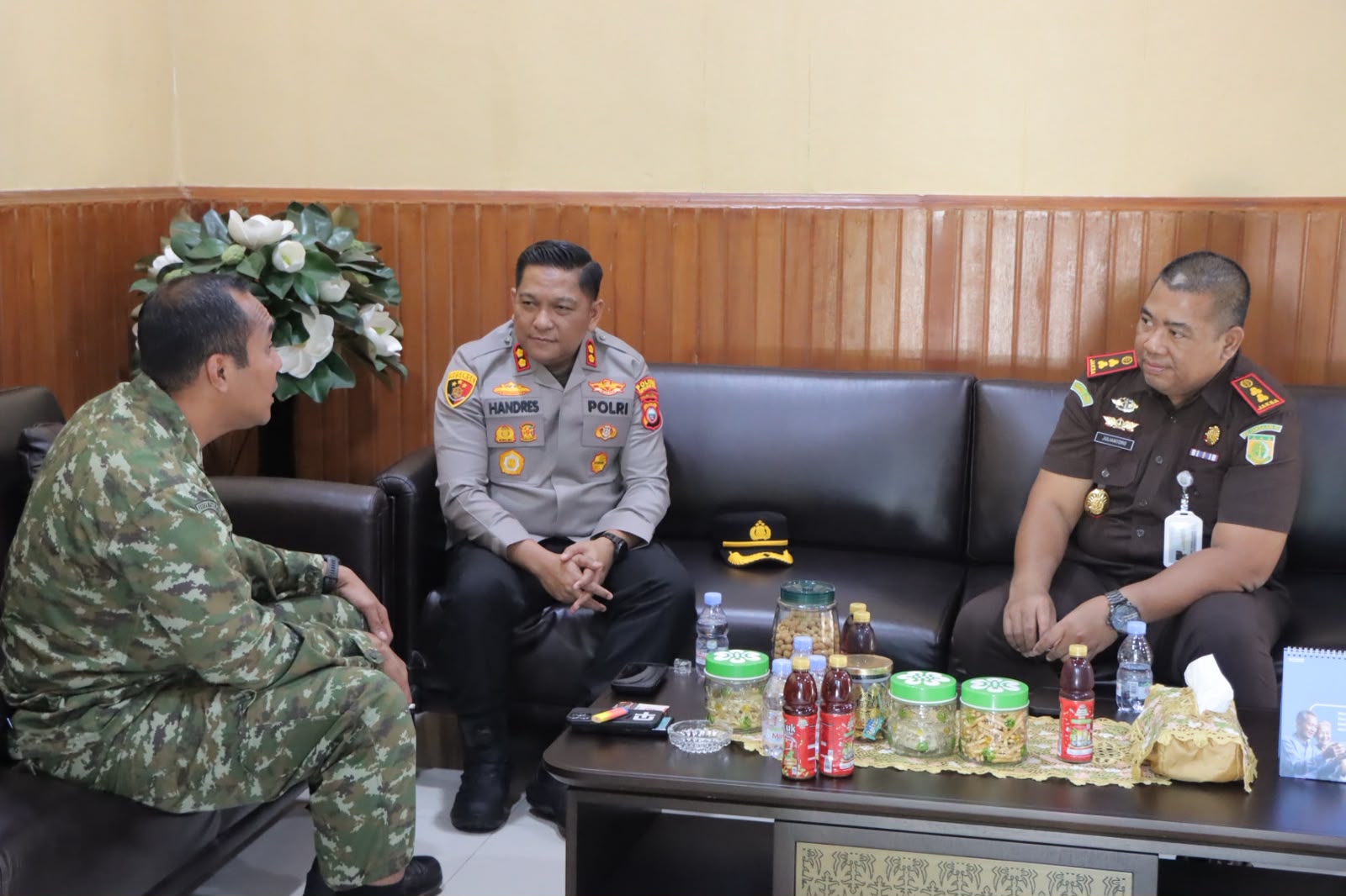 Kapolres Kepulauan Sula dan Dandim 1510/Sula Perkuat Sinergitas Bersama Kejaksaan Negeri
