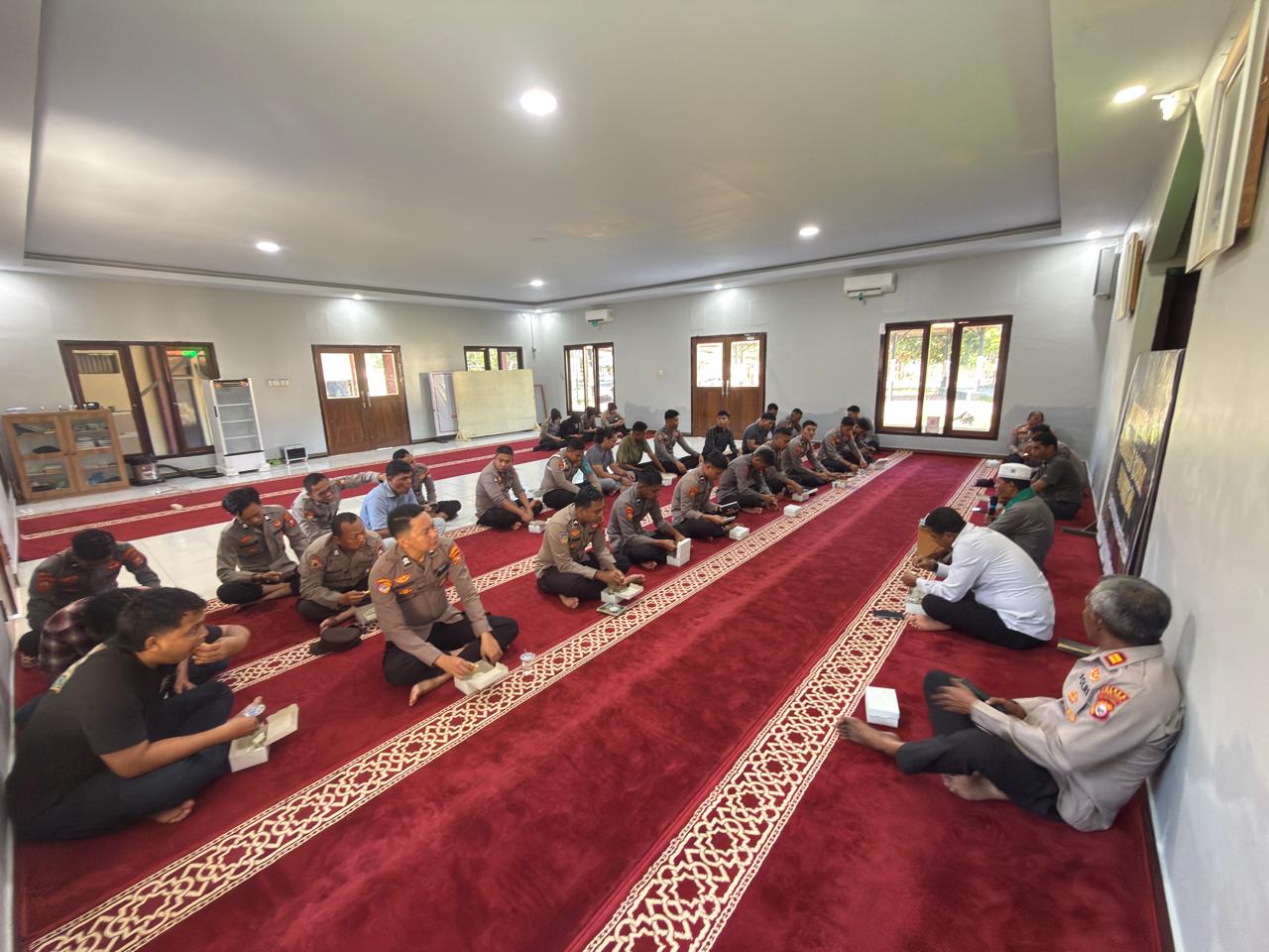 POLRES HALMAHERA TENGAH GELAR BINROHTAL UNTUK MEMPERKUAT IMAN, MORAL, DAN PROFESIONALISME PERSONEL
