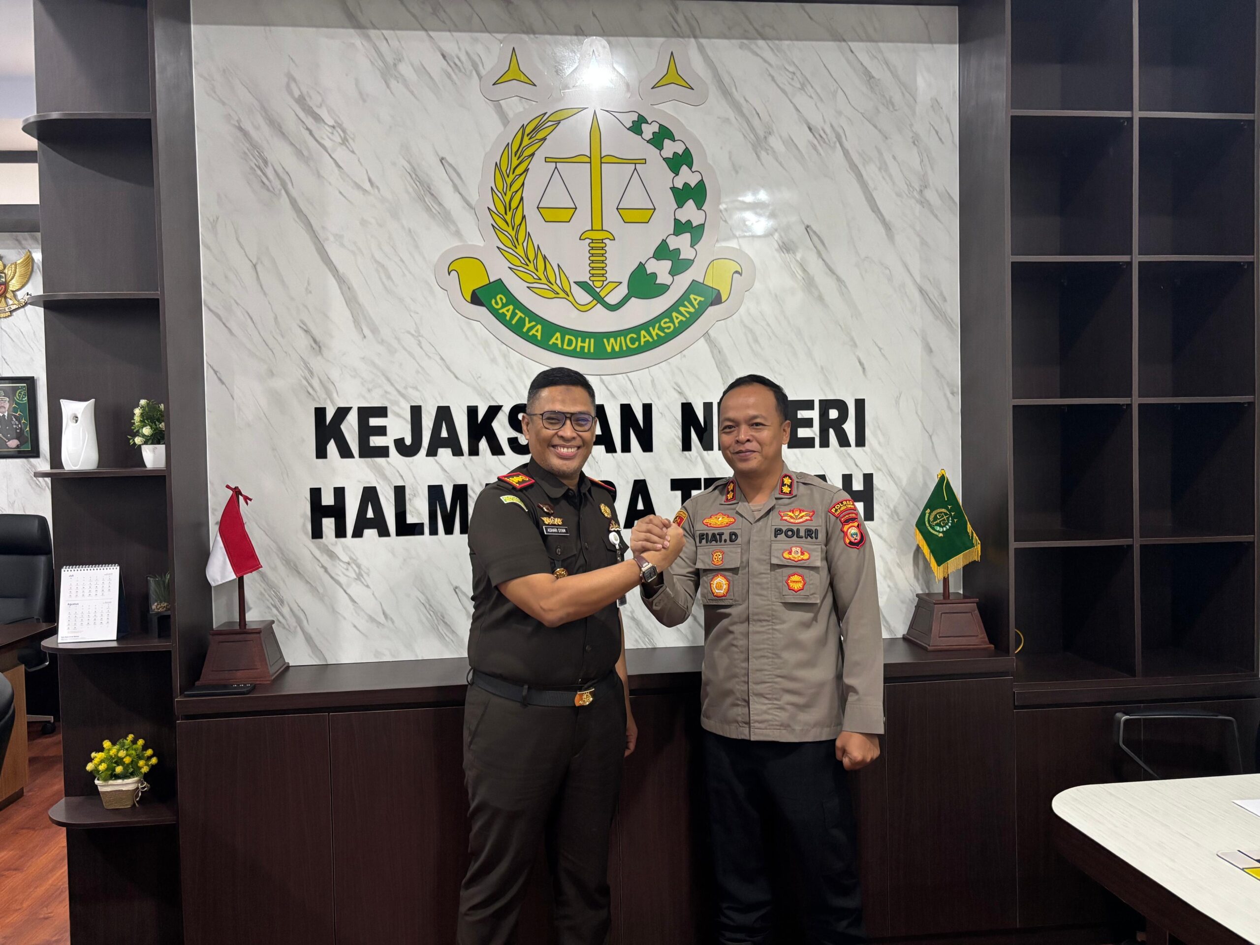 Kapolres Halmahera Tengah Jalin Silaturahmi dengan Kajari Halteng, Perkuat Sinergitas Penegakan Hukum