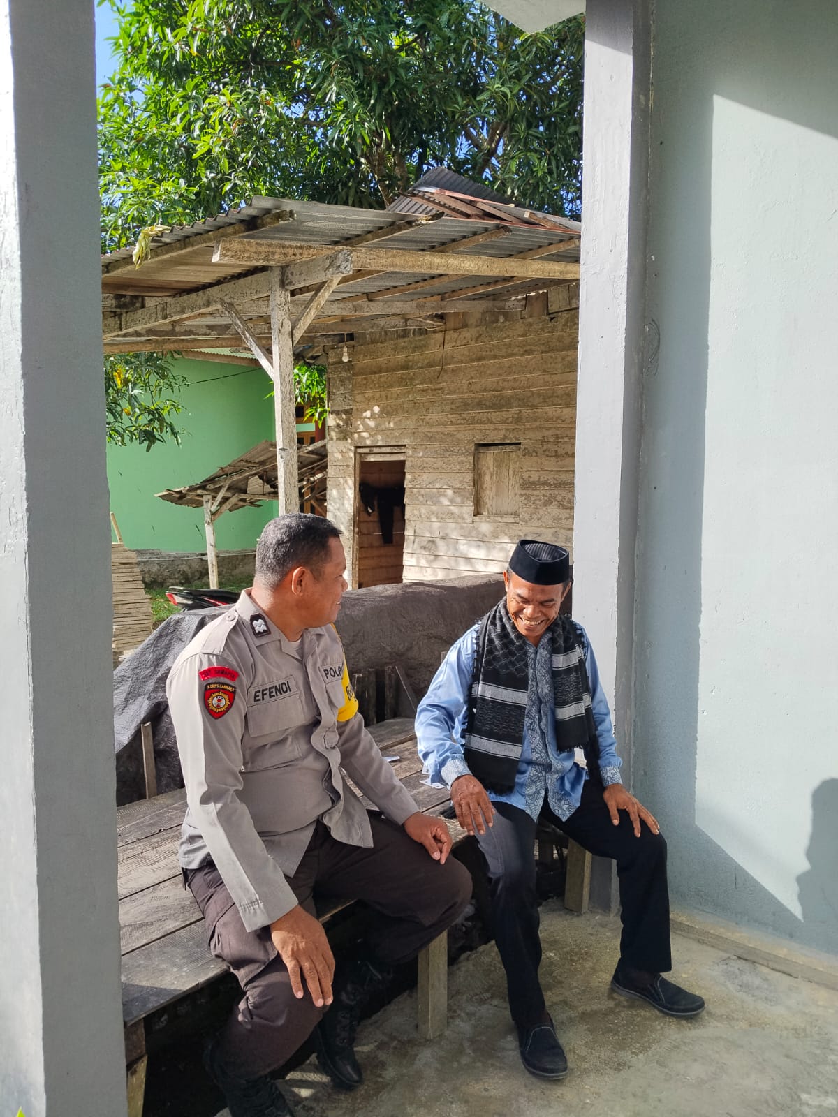 Bhabinkamtibmas Desa Banemo Laksanakan DDS ke Tokoh Agama dan Tokoh Masyarakat, Perkuat Sinergi Jaga Kamtibmas