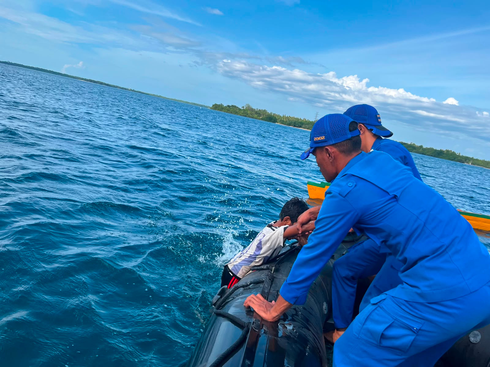 Respons Cepat Sat Polairud, Empat Orang Anak Korban Perahu Terbalik di Tobelo Berhasil Diselamatkan