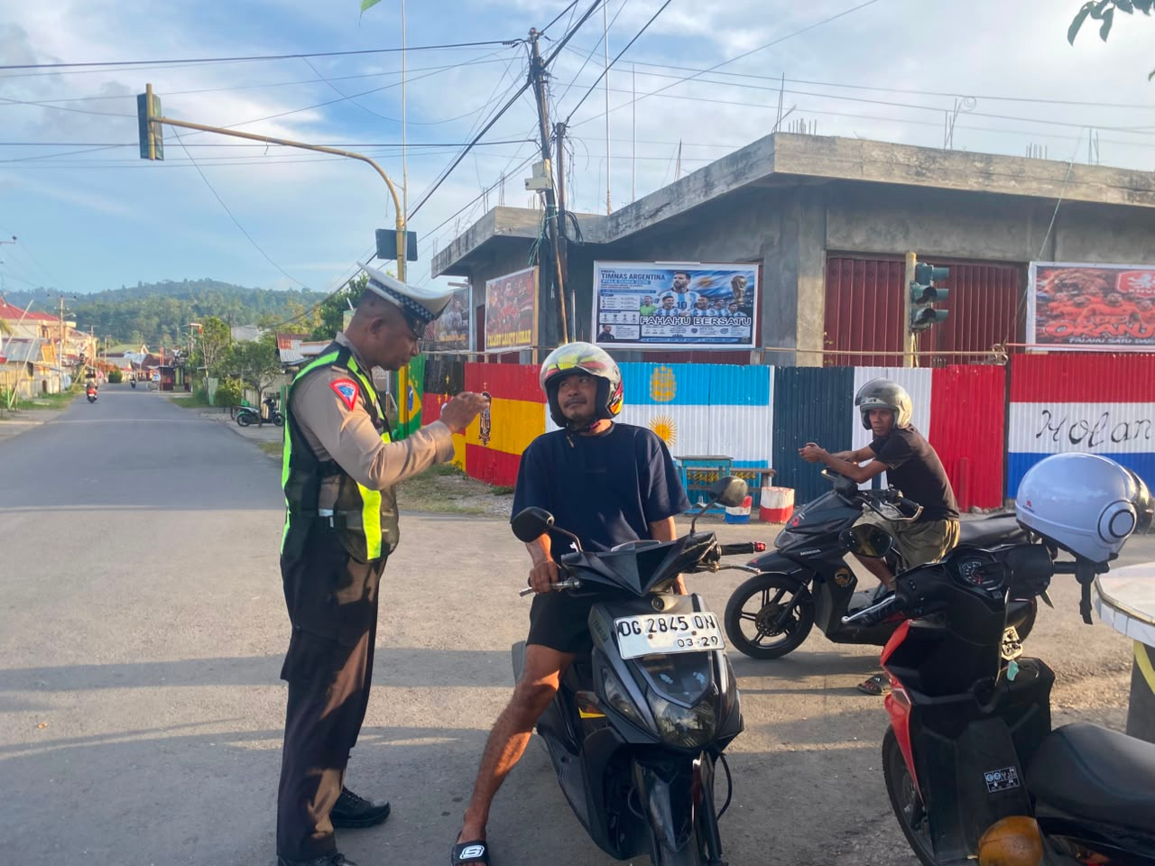 Polres Kepulauan Sula Gelar Edukasi Lalu Lintas Guna Tingkatkan Kesadaran Masyarakat di Kota Sanana