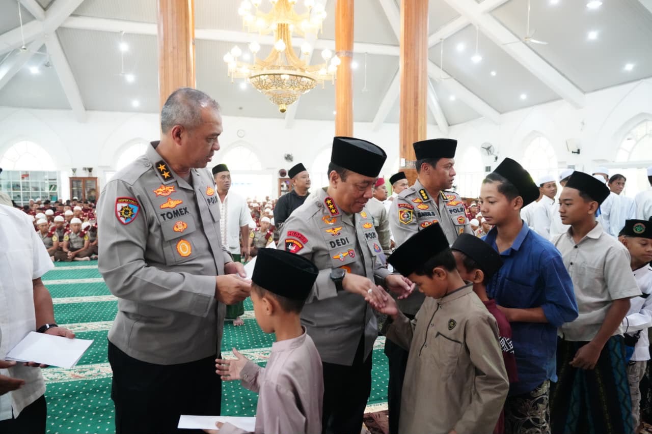 Hari Bhayangkara ke-80, Wakapolri Tanamkan Kepedulian Sosial kepada Taruna Akpol Lewat Santunan Anak Yatim