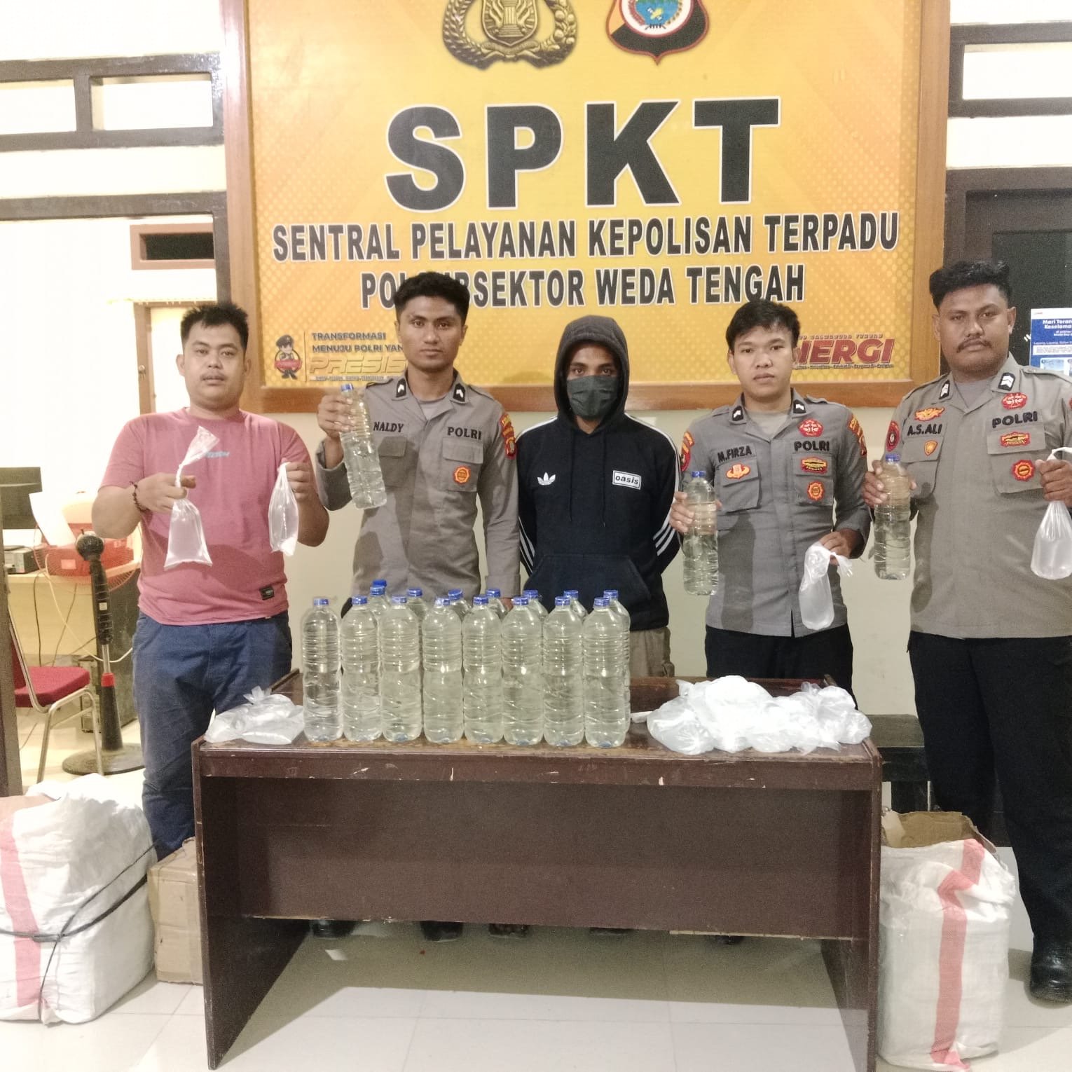Polsubsektor Weda Tengah kembali Amankan Sejumlah Miras dalam Razia di Desa Lukulamo