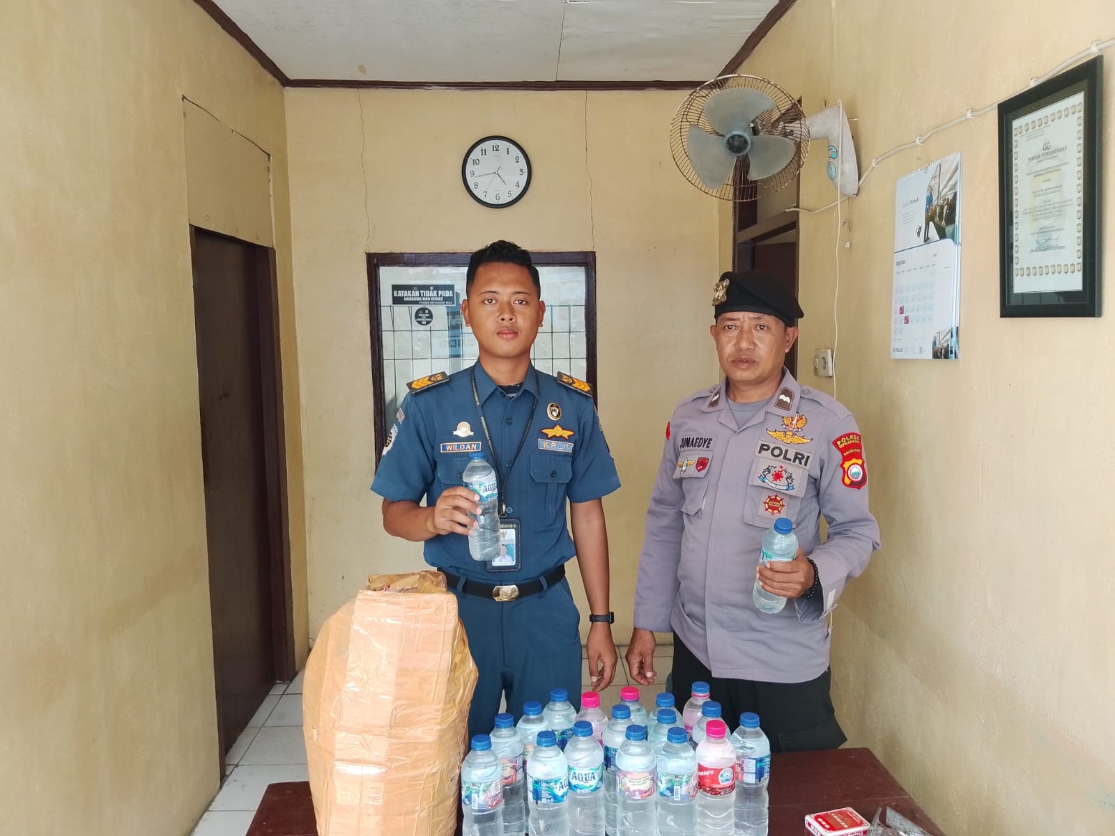 Razia di Pelabuhan Sanana, Polisi Temukan 25 Botol Cap Tikus dari KM Cantika 99