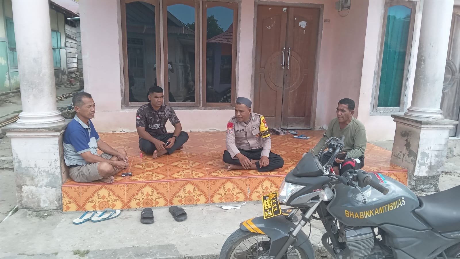Jaga Lingkungan dari Ancaman Karhutla, Bhabinkamtibmas Busua Ingatkan Warga Hindari Pembakaran Lahan