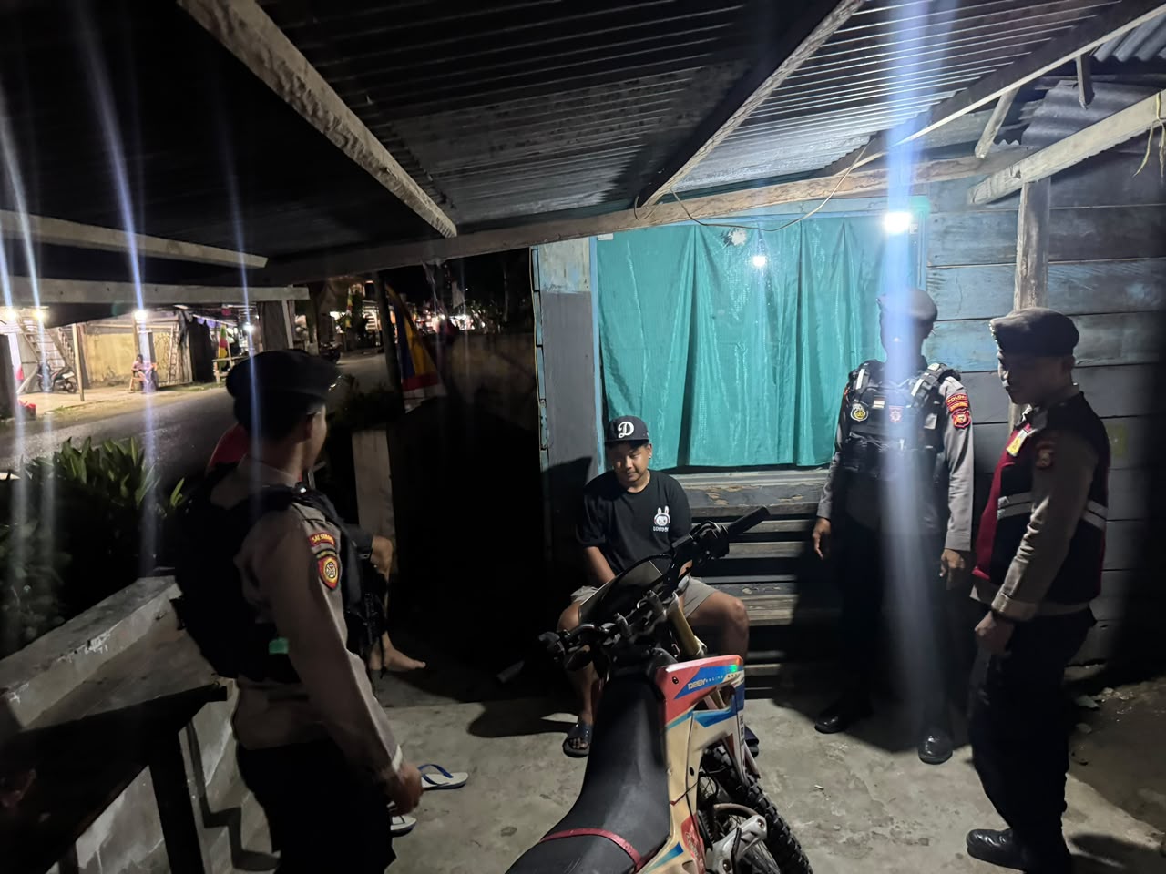 Antisipasi Gangguan Kamtibmas, Sat Samapta Polres Halmahera Timur Tingkatkan Patroli Malam Jaga Ketertiban