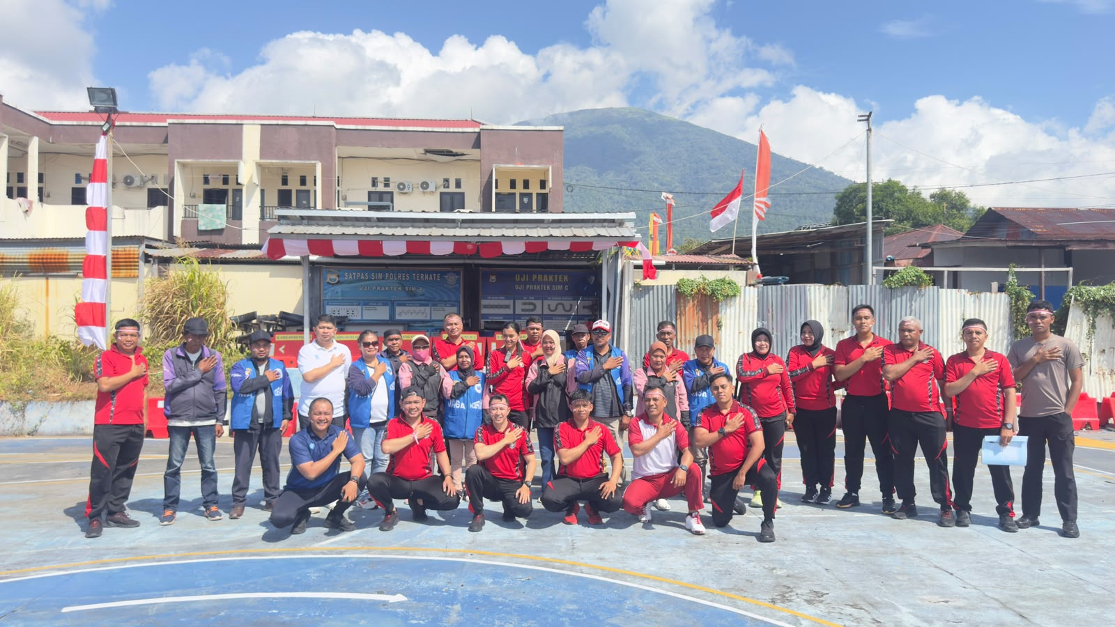 Satlantas Polres Ternate Gelar Lomba Kemerdekaan dan Edukasi Lalu Lintas bersama Komunitas Ojek dalam Rangka HUT ke-81 RI