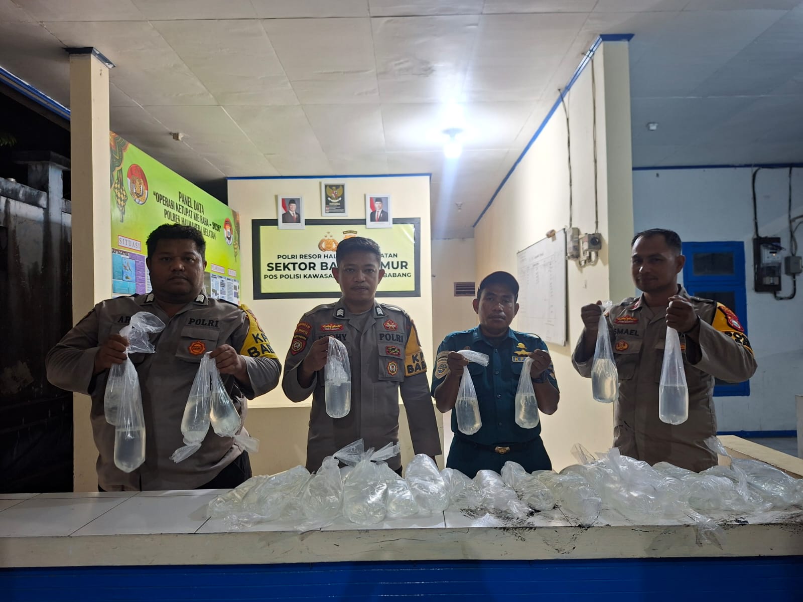 Cegah Peredaran Miras, KPPP Babang Amankan 50 Botol Cap Tikus di Kapal