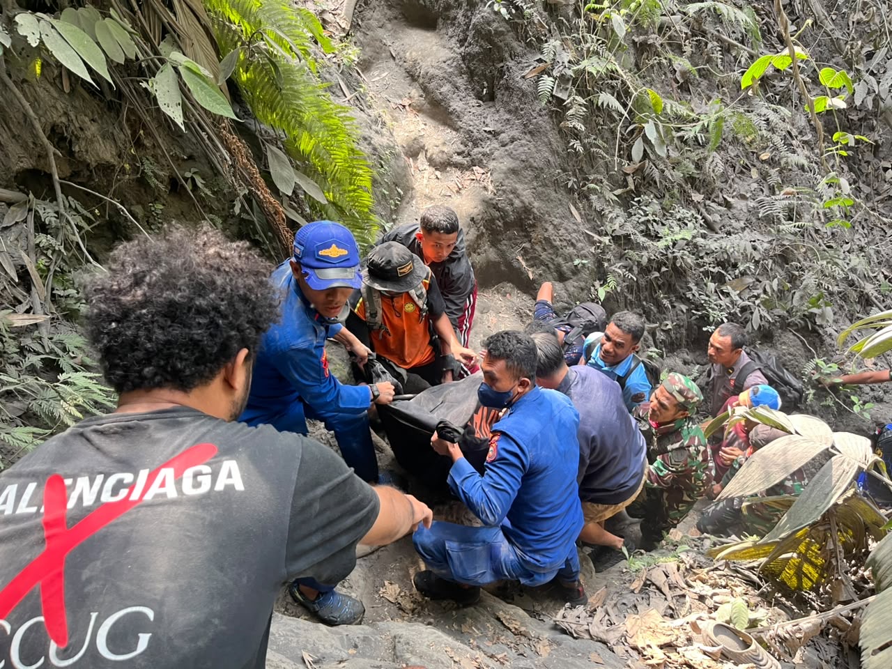 Polairud Polda Malut dan Tim SAR Gabungan Temukan Remaja yang Terjatuh di Tebing Air Terjun Jembatan Alam