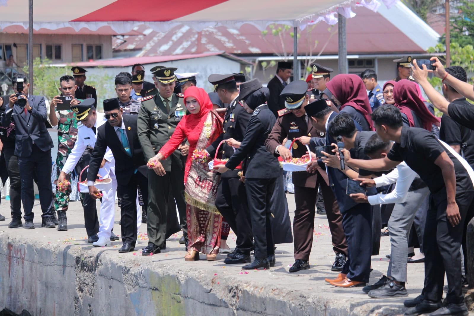 Kapolres Halmahera Tengah Hadiri Upacara Tabur Bunga HUT ke-81 Kemerdekaan RI