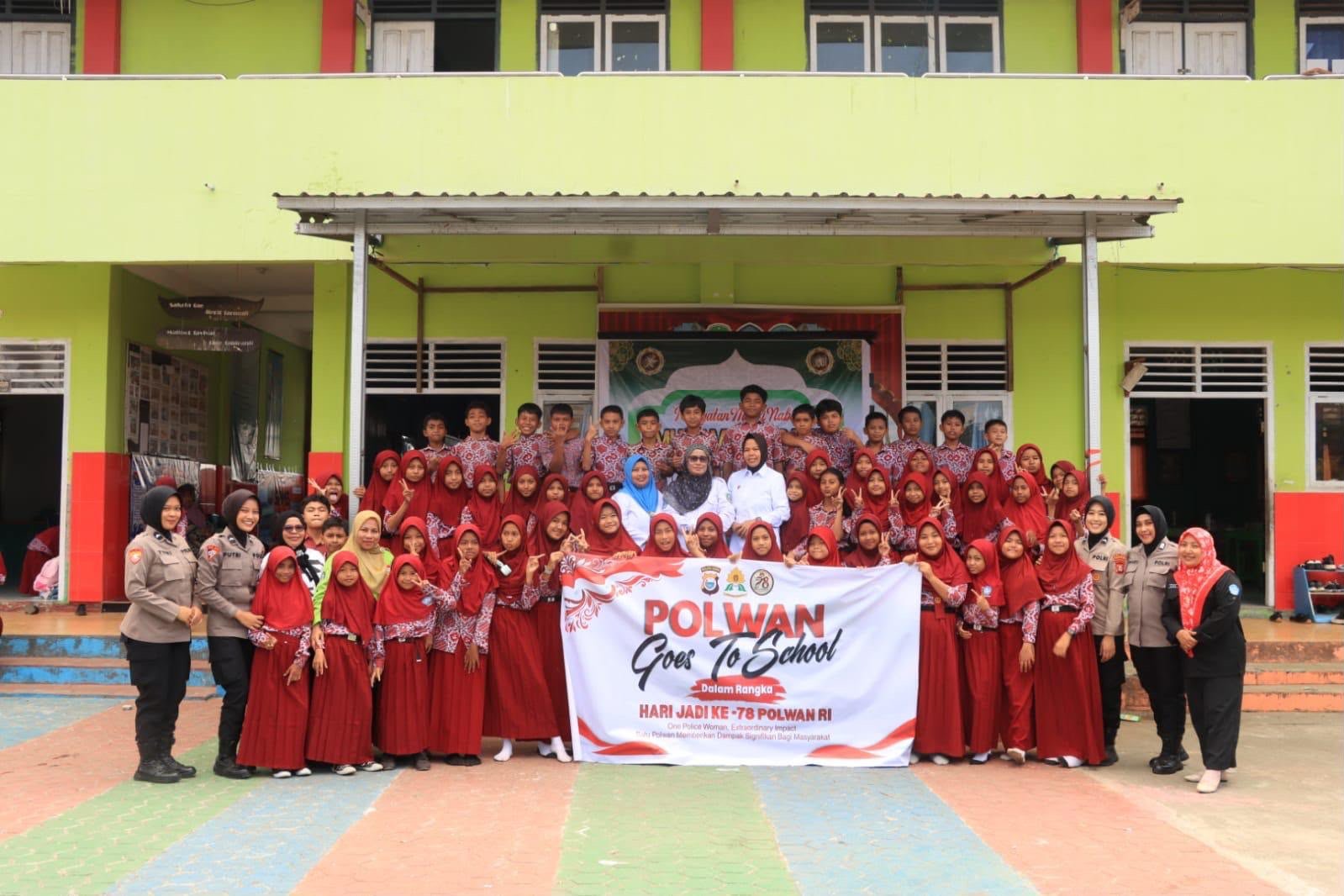 Polwan Polres Halmahera Timur Tanamkan Kesadaran Perlindungan Anak dan Bahaya Narkoba Lewat Polwan Goes to School