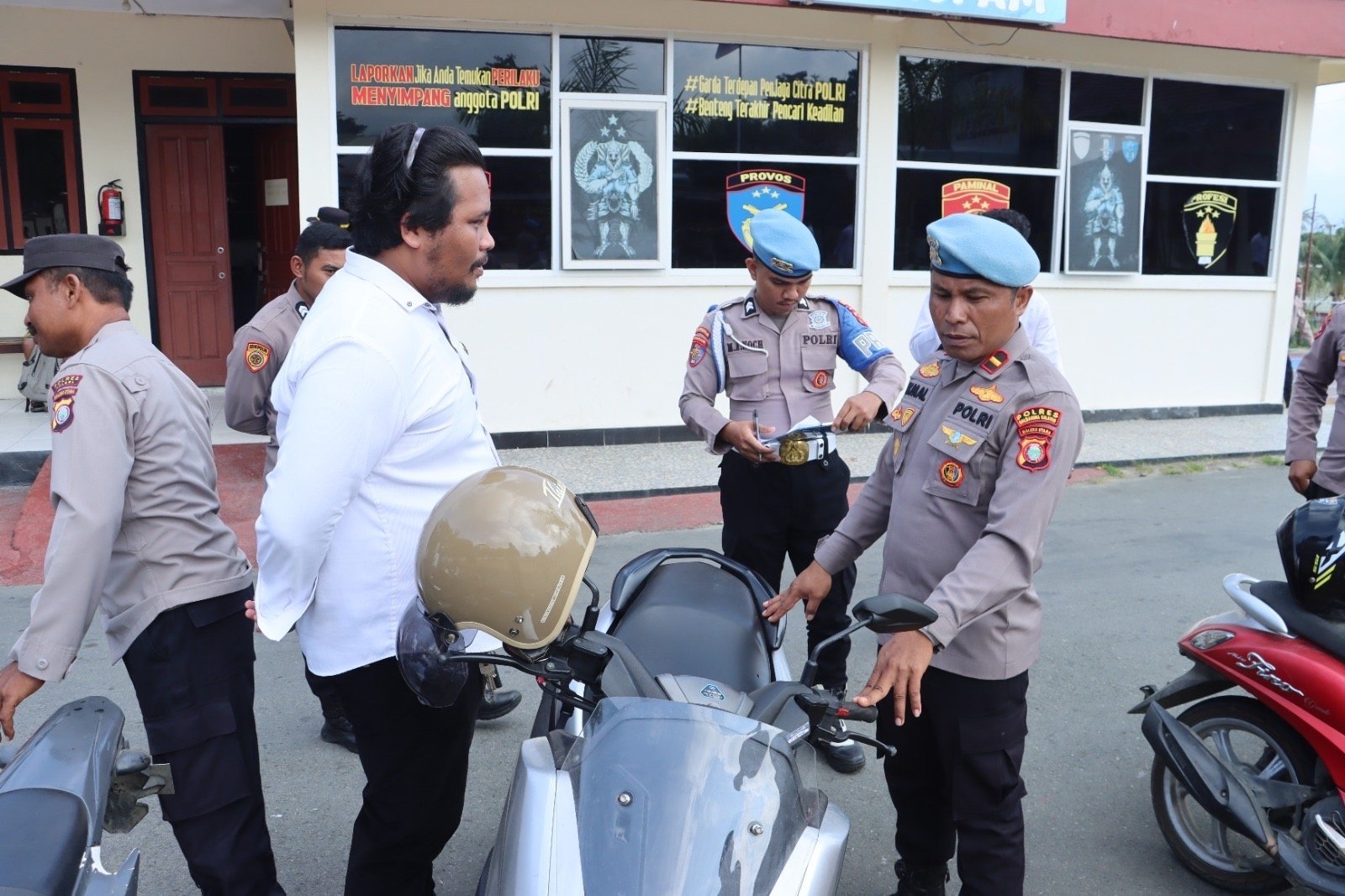 Sie Propam Polres Halsel Lakukan Inspeksi Mendadak Kelengkapan Kendaraan Anggota