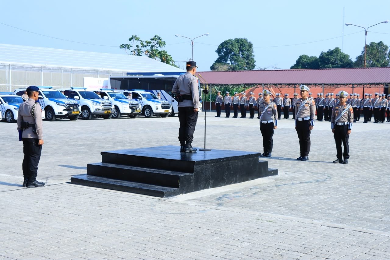 Kapolda Maluku Utara Pimpin Apel Kamseltibcar Lantas Dalam Rangka Hari Lalu Lintas Bhayangkara ke-71 Tahun 2026