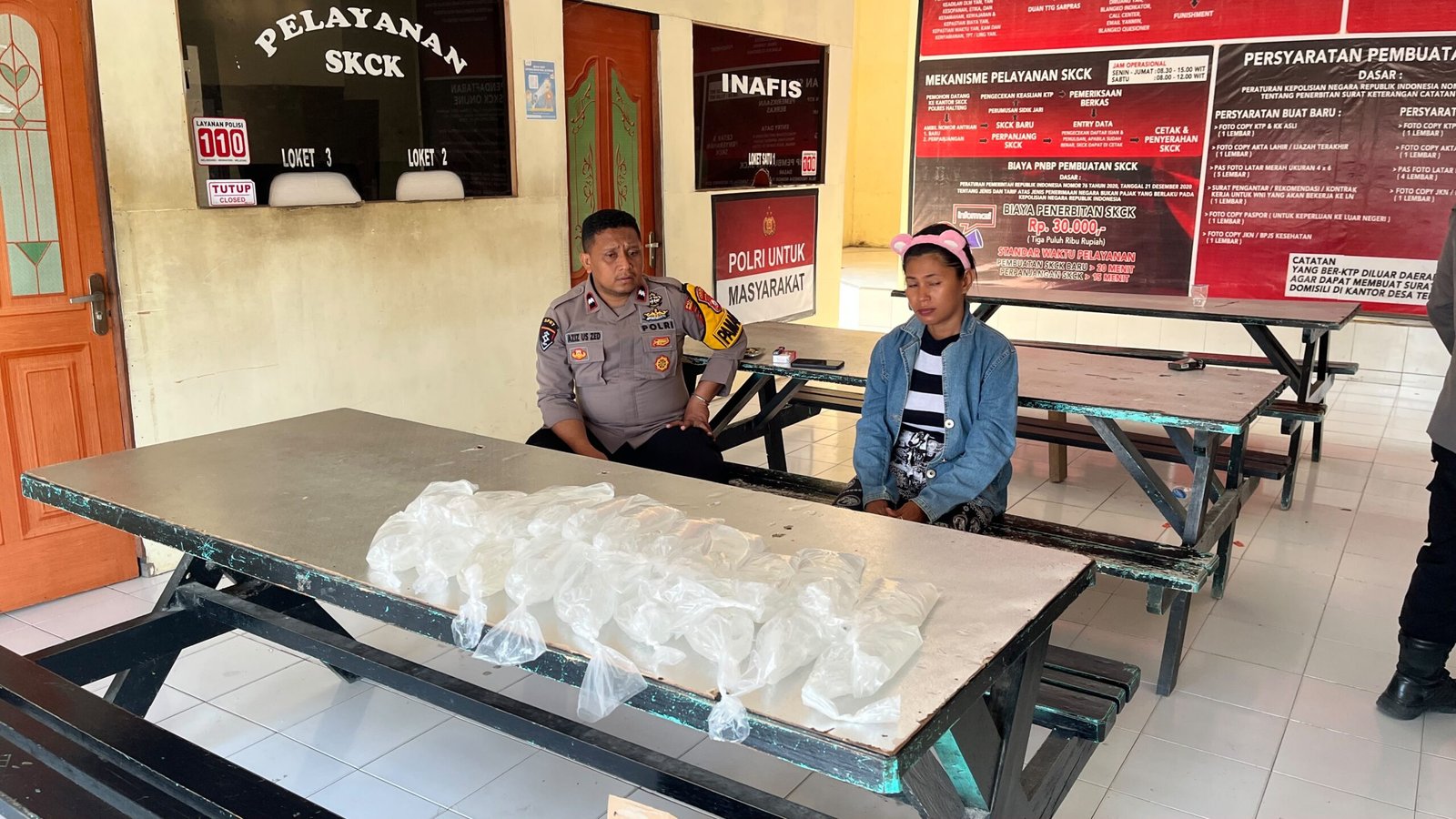 Pamapta III dan Personel SPKT Polres Halteng Amankan 21 Kantong Miras Jenis Cap Tikus di Nurweda
