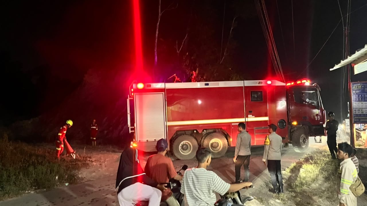 SATGAS KARHUTLA POLRES HALTENG BERSAMA PT IWIP PADAMKAN KARHUTLA SELUAS 4 HEKTARE DI LUKULAMO