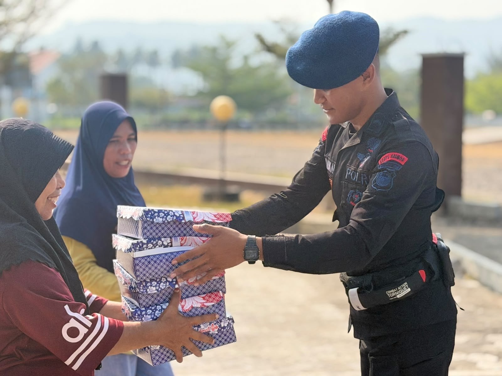 Lewat Jumat Berbagi, Brimob Malut Pererat Kedekatan dengan Masyarakat
