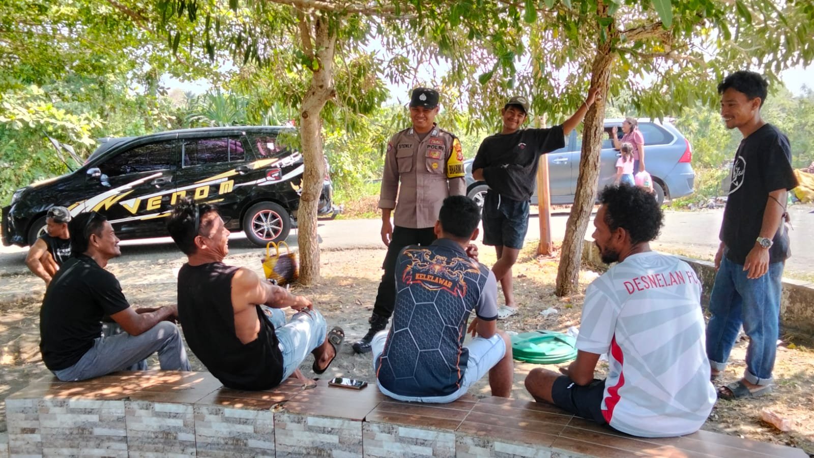 Cegah Kebakaran Meluas, Bhabinkamtibmas Tiley Ingatkan Warga Tak Sembarangan Membakar Lahan